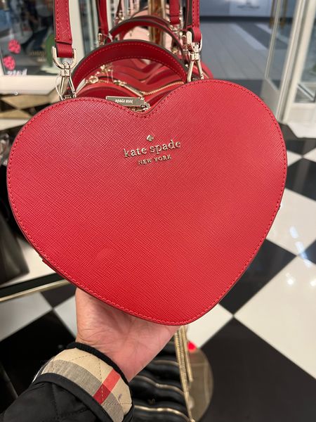 The perfect bag for Valentine’s Day!

#LTKSeasonal #LTKitbag