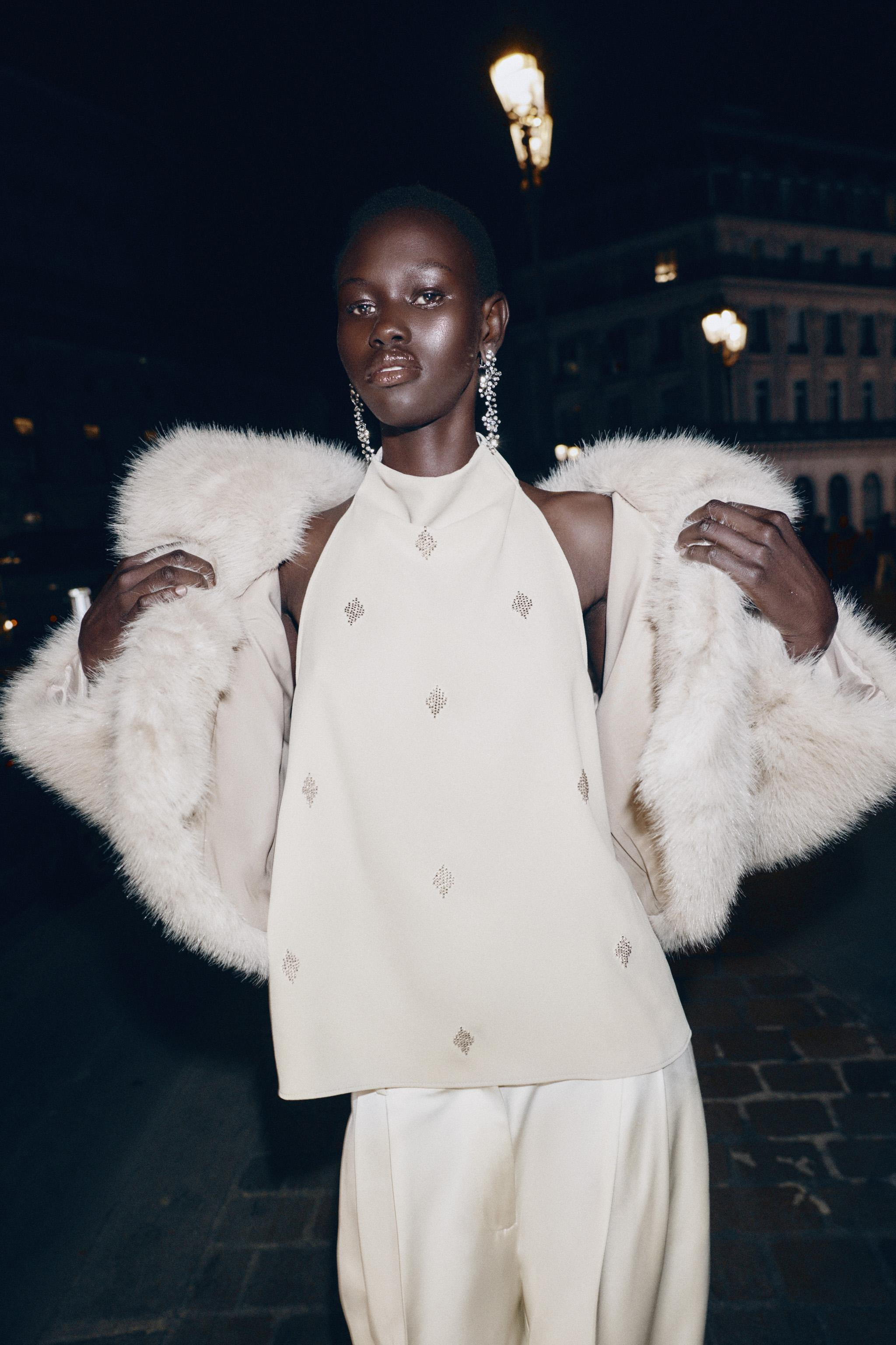 NECKHOLDER-TOP MIT SCHMUCKPERLEN | Zara DE