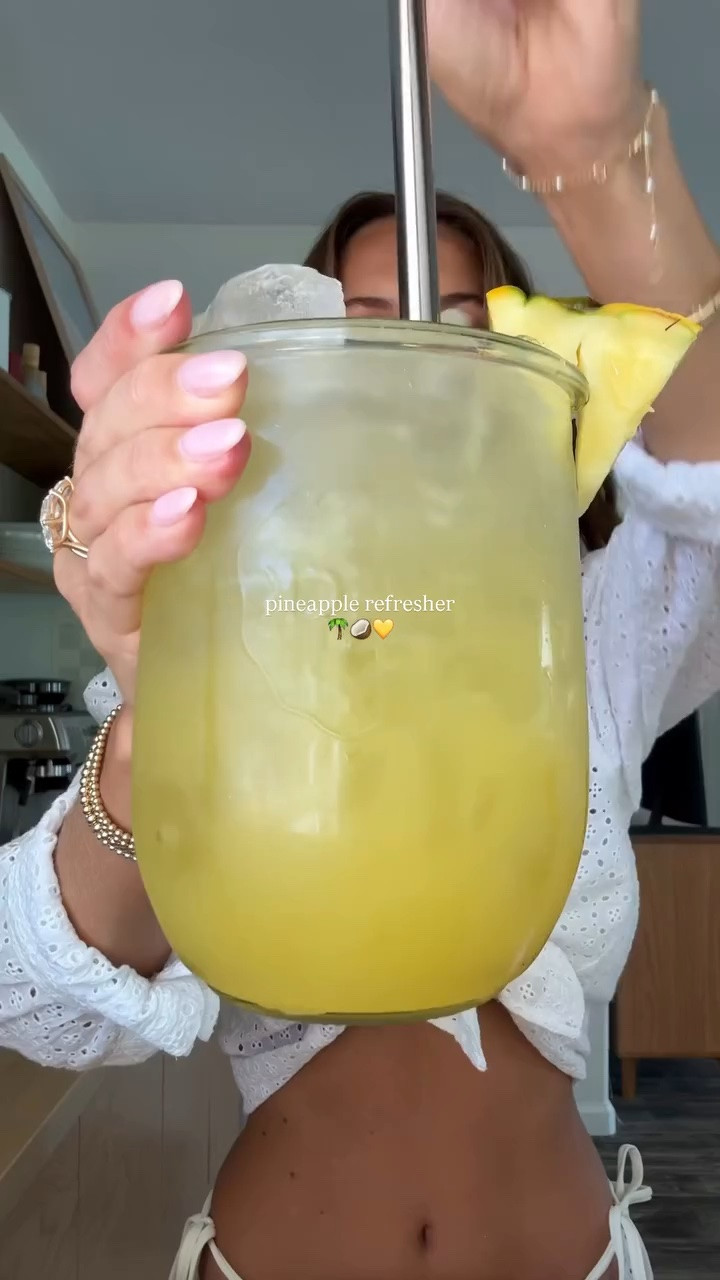 pineapple refresher recipe below🌴🥥💛

everytime I come back from the beach I crave a fun drink to rehydrate and this is probably my favorite I’ve ever made!!! tastes like a piña colada but is SO much healthier and better! go try this next time you need some extra hydration✨

Ingredients:
-1 can coconut water (about 16oz)
-1 cup 100% pineapple juice (try to find one not from concentrate!)
-1/4 tsp salt 
-1 lime juiced 
-LOTS of ice 
-pieces of pineapple to garnish 

Instructions:

-Grab a large glass and pour in a cup of your coconut water. Add your pineapple juice, salt and lime. Mix or froth together well. Fill to the top with ice and top off with the rest of your coconut water. Garnish with a piece of pineapple, mix well and enjoy! 

#naturesgatorade #refresher #drinkrecipe #healthyrecipes #easyrecipes