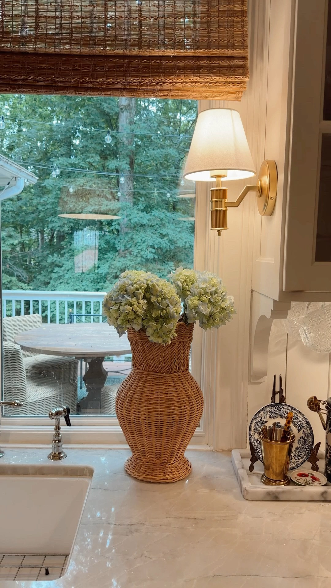 Wicker vase (that comes with a glass vase inside) 👏🏼