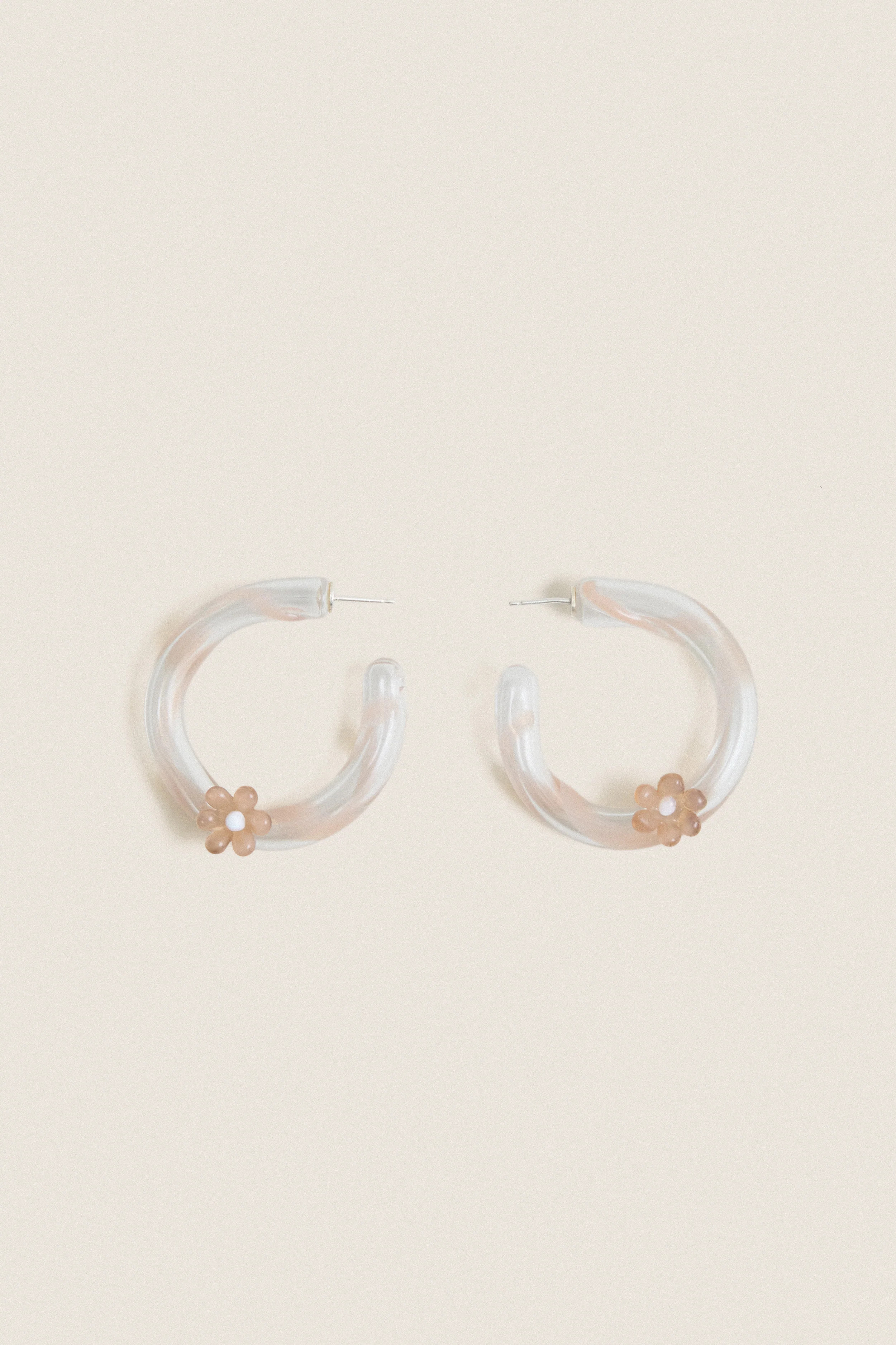 Glass Lotea Earrings | Tuckernuck (US)