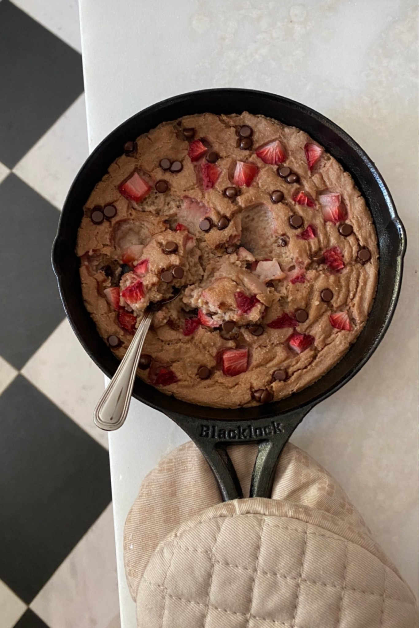 This is your sign to invest in a cast iron skillet! 🍳 