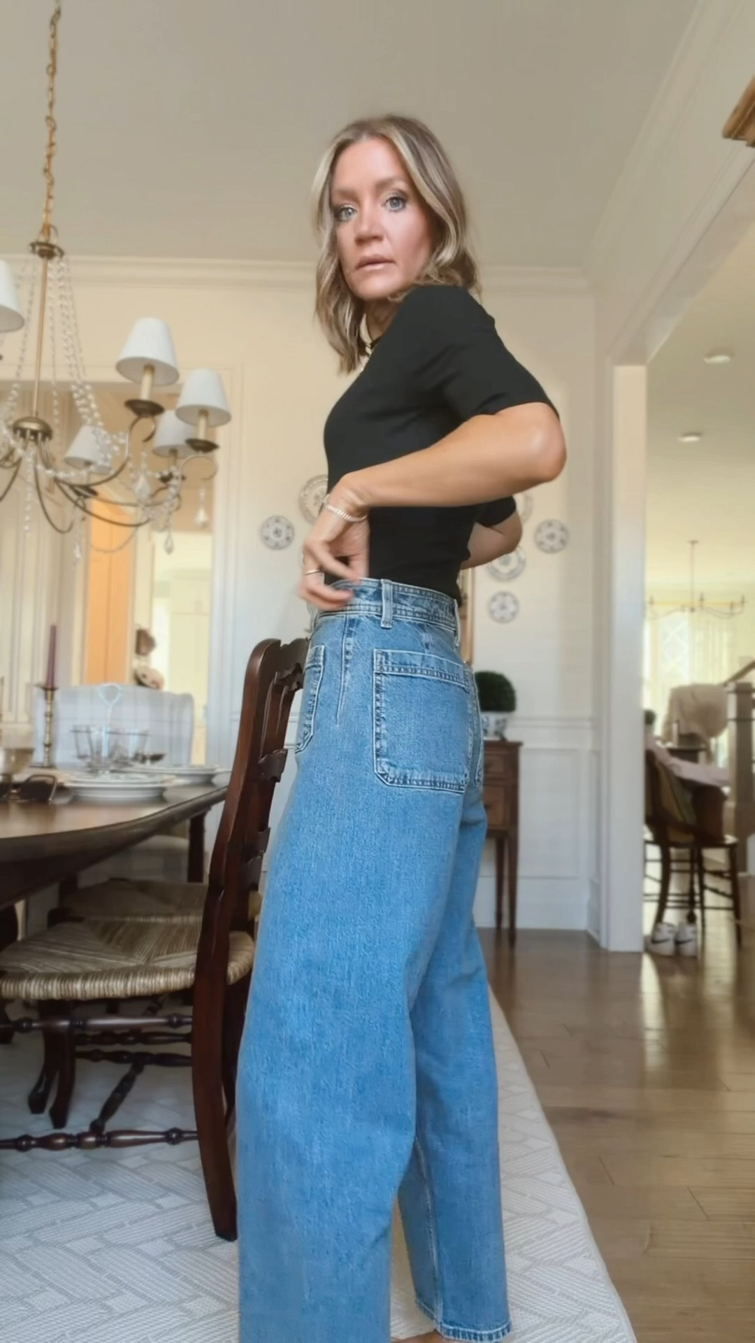 Size 2 in jeans (true to size)
Size Xs in top 