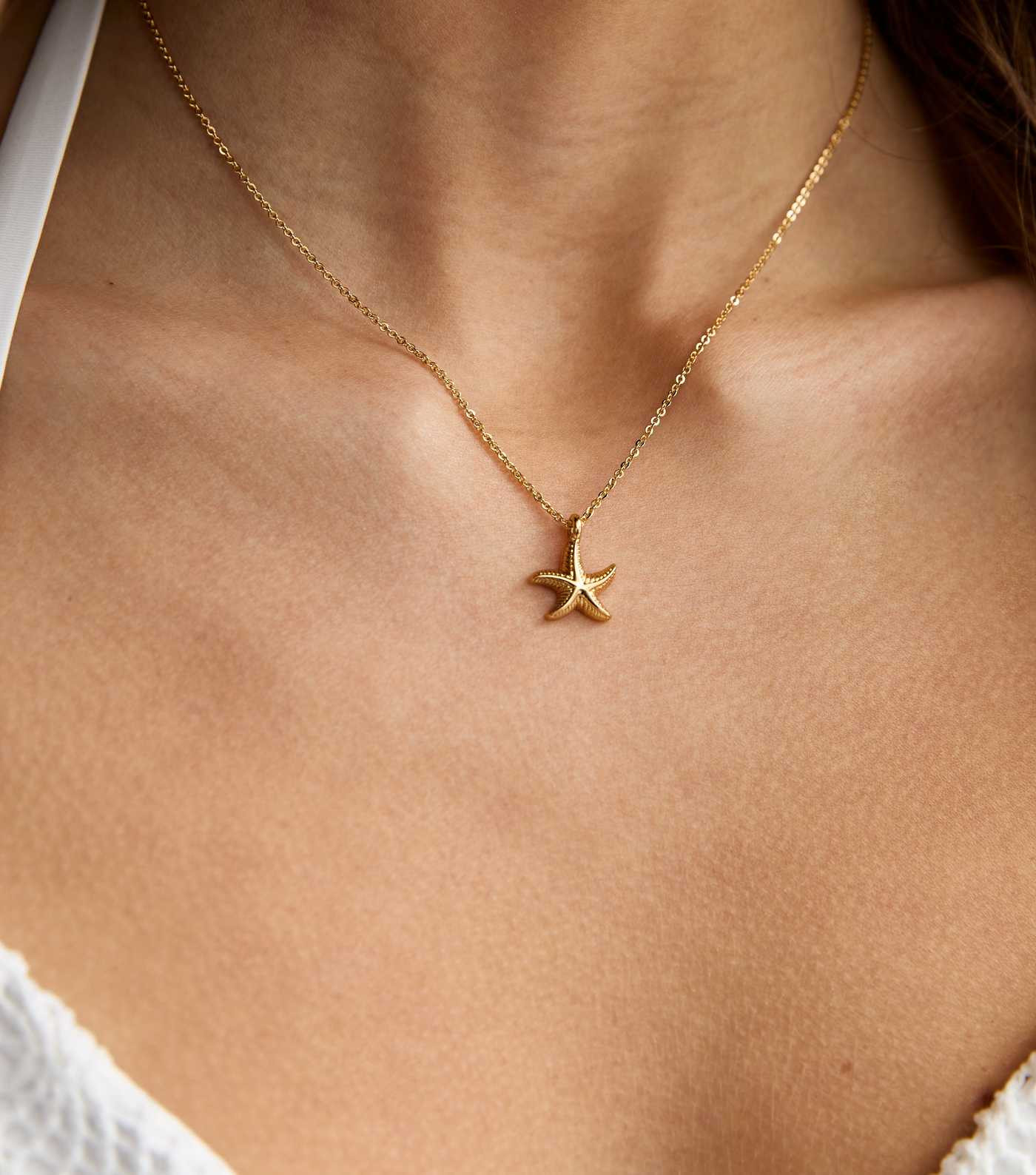 18ct Gold Plated Starfish Pendant Necklace | New Look | New Look (UK)