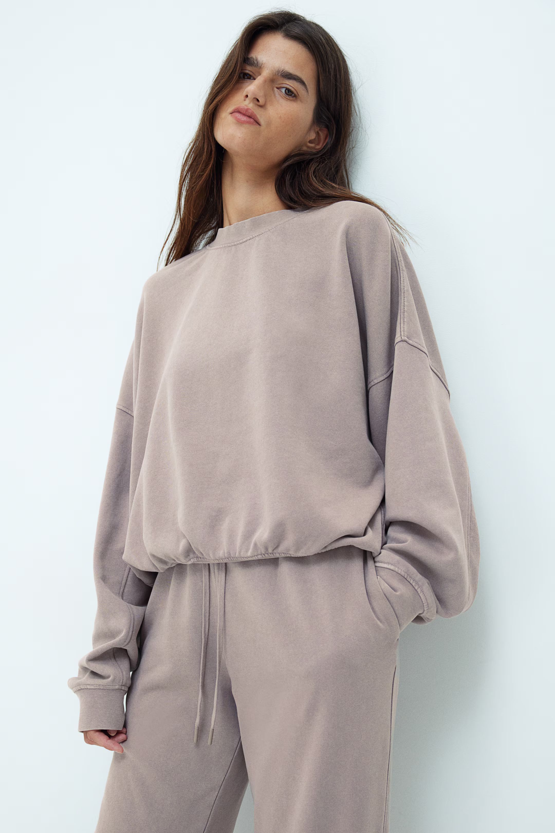 Oversized Sweatshirt - Round Neck - Long sleeve - Beige - Ladies | H&M US | H&M (US + CA)