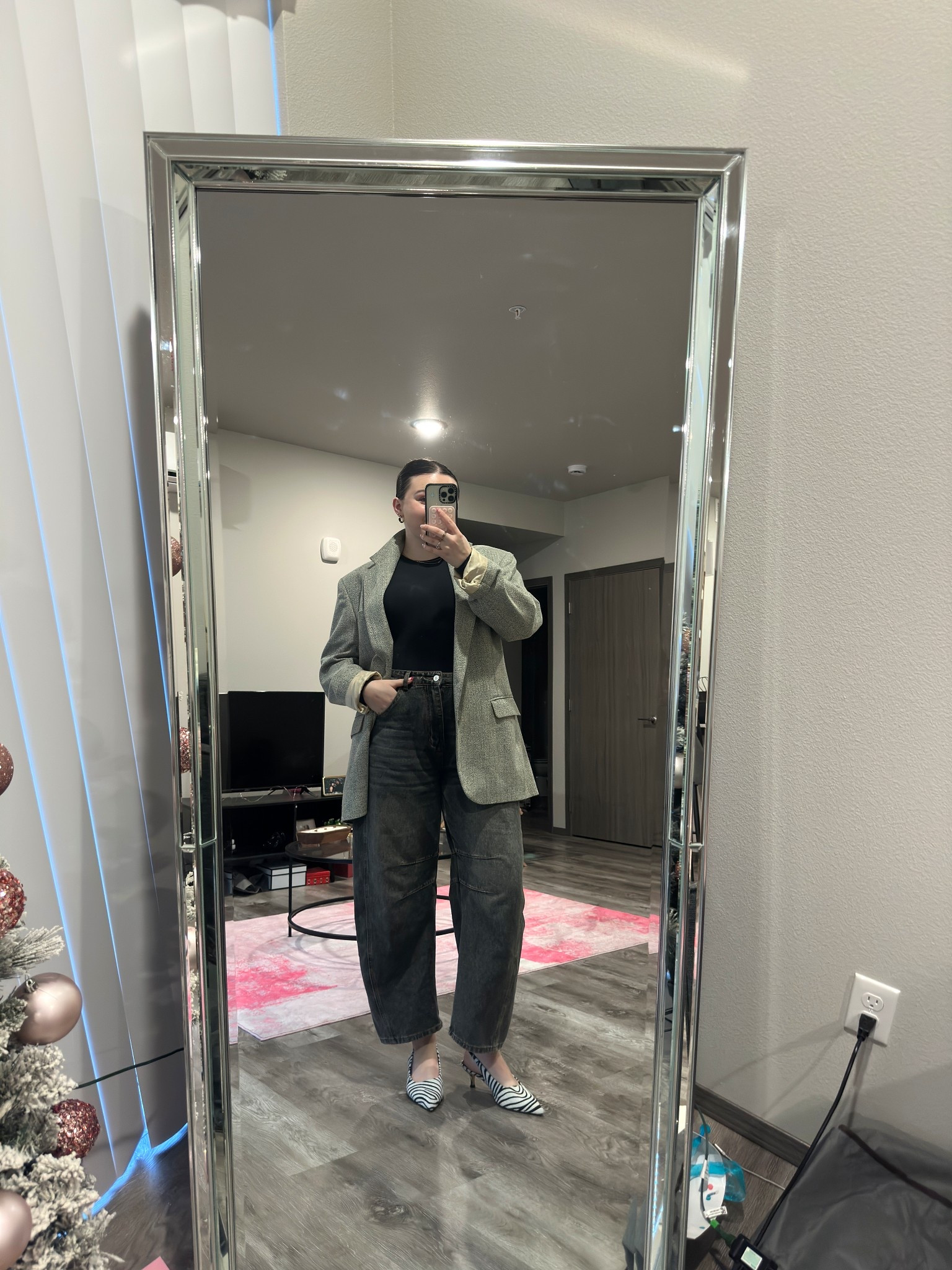 Groutfit for work! If you can do casual Friday I highly recommend this combo 😍

I’m wearing a M bodysuit, thrifted coat, size 32 jeans and size 9 heels

#LTKootd #LTKWorkwear #LTKMidsize