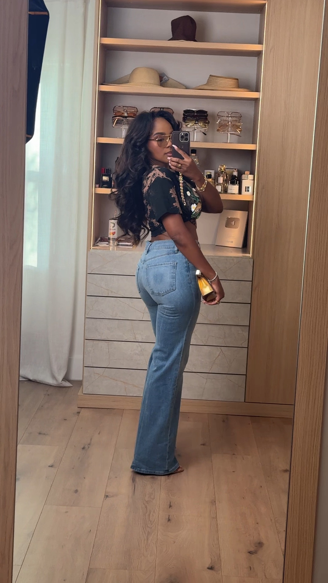 Hi babes! 🤎

Okay this graphic crop + denim combo is SUCH a fun switch-up from basic everyday outfits while still being insanely wearable. The vintage-inspired mushroom graphic gives it that cool-girl edge, and pairing it with classic light wash denim keeps the whole look balanced and easy to style.

This is the kind of outfit that looks effortless but still feels styled because the accessories completely elevate it. Added the metallic clutch + layered jewelry to bring in that luxury-inspired contrast and make the casual pieces feel way more elevated.

A statement tee styled with good denim is always worth buying because you can rotate it with cargos, leather pants, shorts, skirts, or blazers year-round. Cost per wear on pieces like this ends up being SO good.

Where to wear this:
• Concert nights
• Casual dinner dates
• Weekend errands
• Girls night
• Casual drinks
• Travel days
• Everyday summer outfits

Everything is linked below ✨

xx Kira | IG: KirasFashionFinds

5’4 | 140LBS | 34D-27-40 | size small | jeans 27