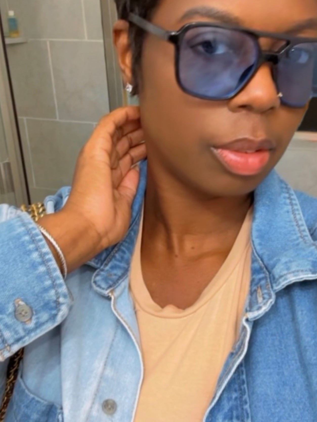 It's something about the blue lens?

#LTKFindsUnder100 #LTKGiftGuide #LTKBeauty