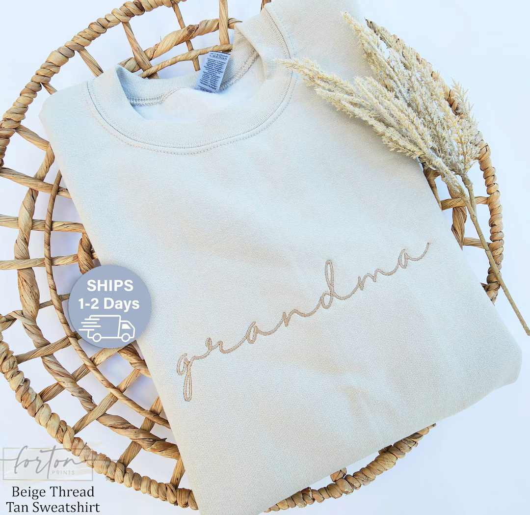 Embroidered Grandma Sweatshirt Embroidered Grandma Crewneck, Christmas Gift for Grandma Gigi Swea... | Etsy (US)