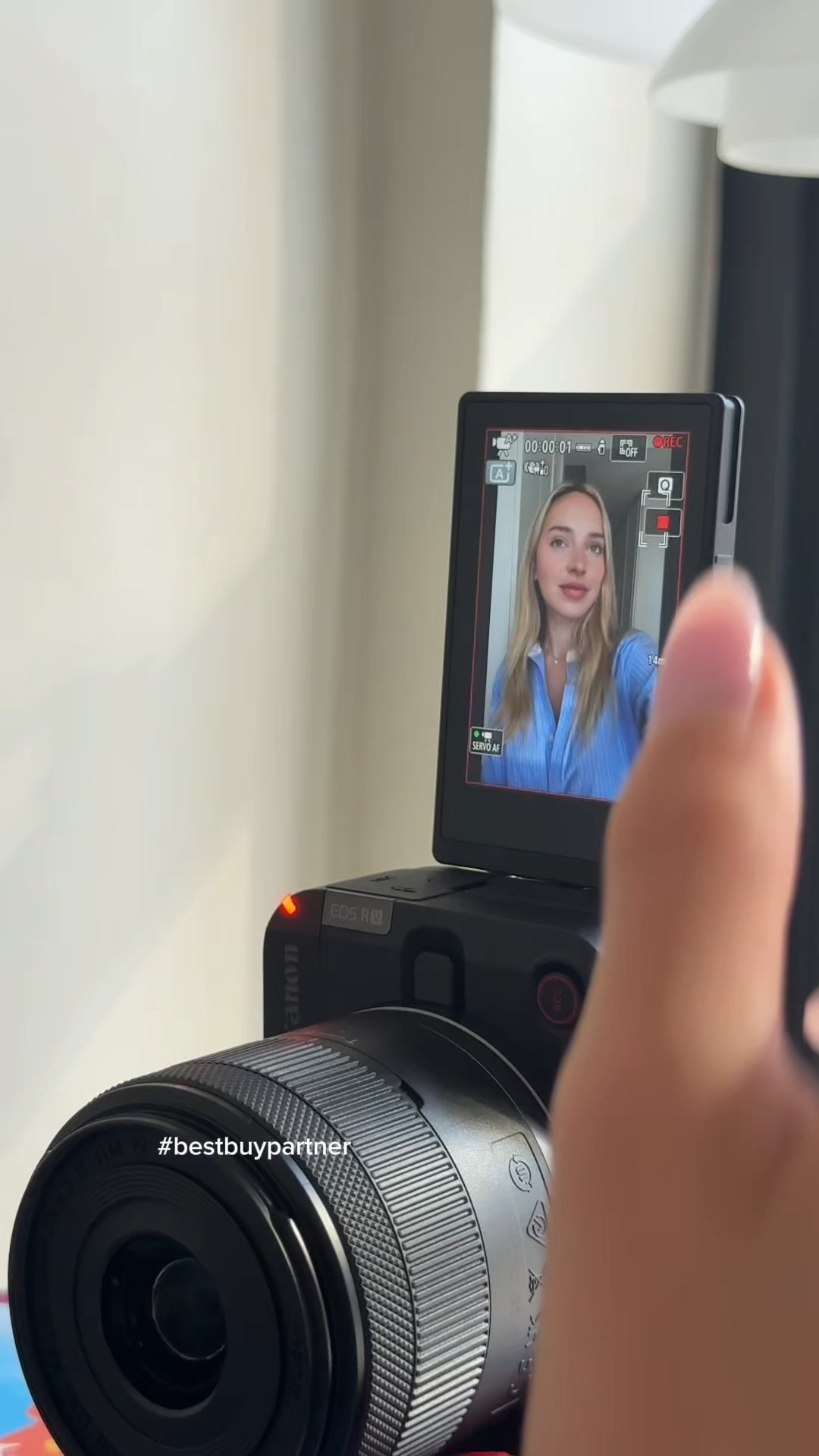 #bestbuypartner The @canon EOS R50 V is the perfect vlogging camera. Plus, the RF-S14-30mm Lens, included in the box, is an ultra wide angle lens that picks up everything you want in your scene and zooms in for amazing product close ups. Now available at @bestbuy #Canon #EOSR50V