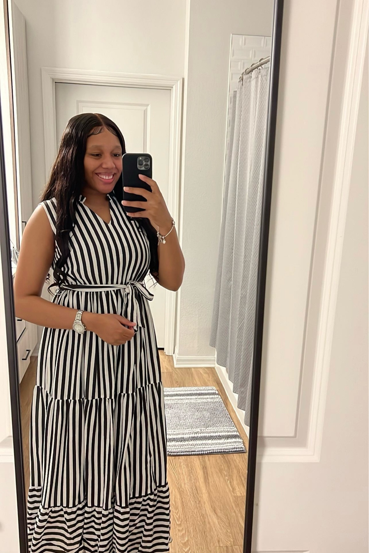 Simple black and white dress 🖤 