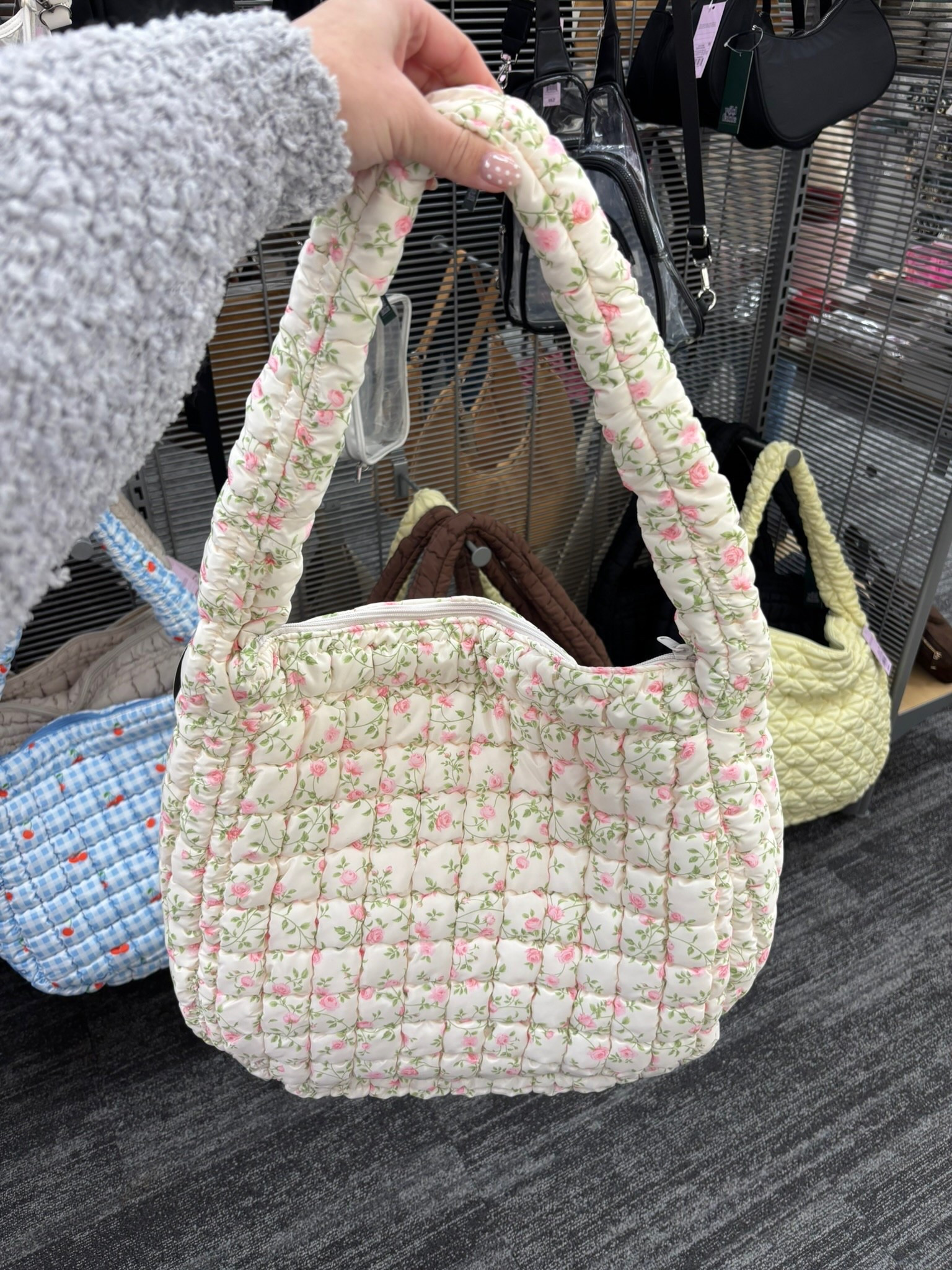 Love the quilted bag!!!!🌸 perfect for traveling or on the go!

@target travel, bag, workout, 

#LTKTravel #LTKSeasonal #LTKmomlife