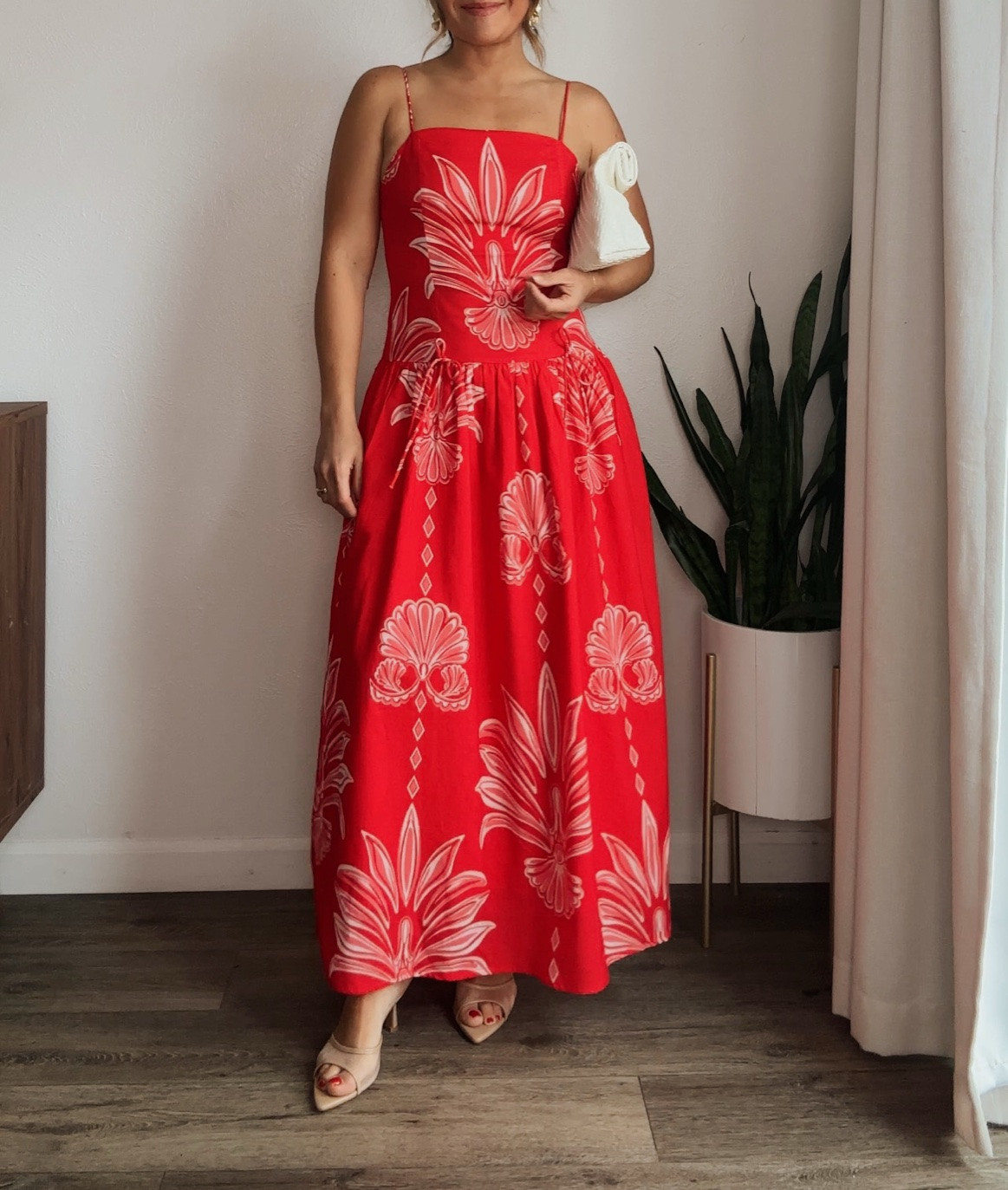 Prettiest red midi dress! It runs tts, order your regular size. 
Dress size xs

#LTKootd #LTKSeasonal