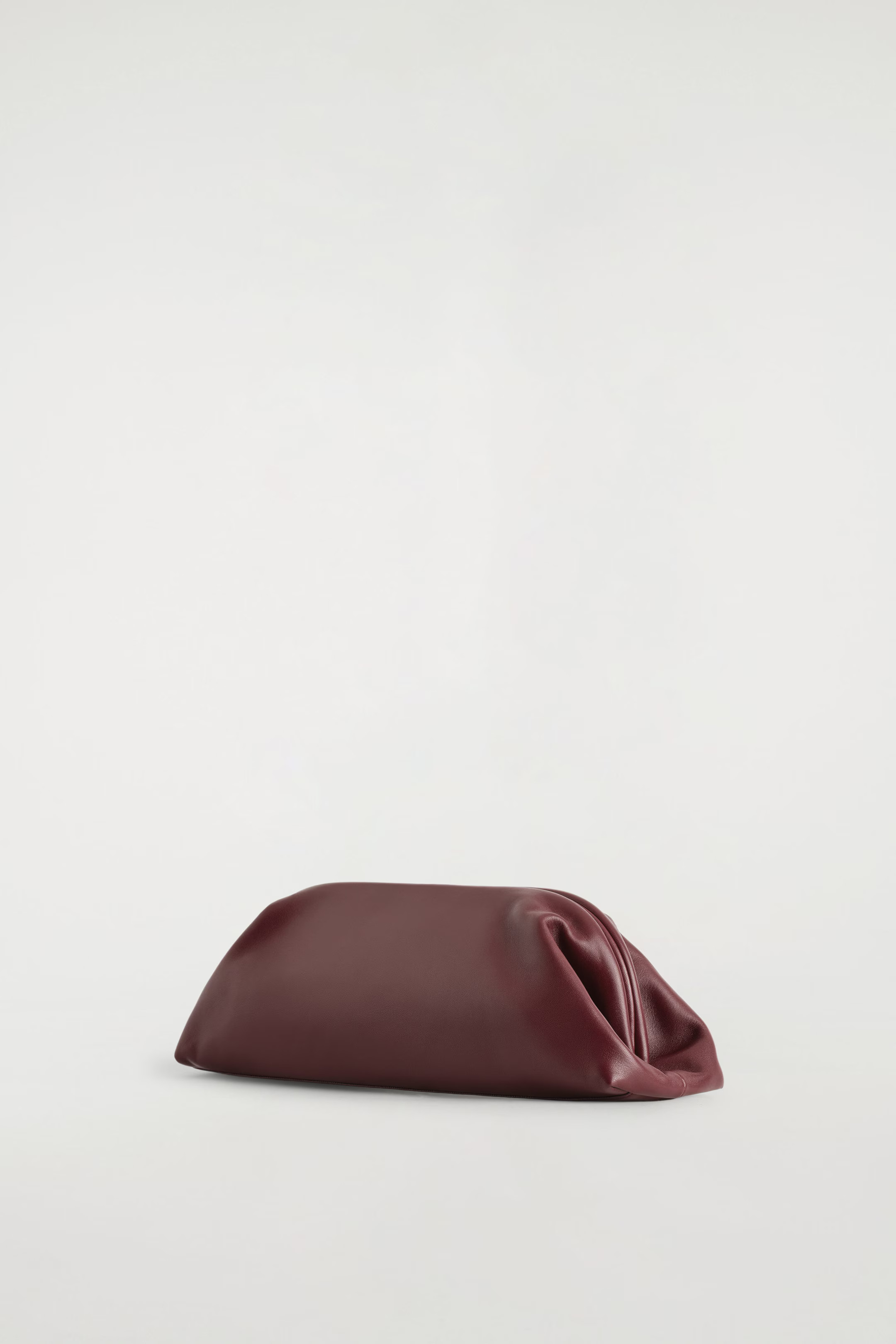 INGOT CLUTCH BAG - LEATHER - BORDEAUX | COS US | COS (US)