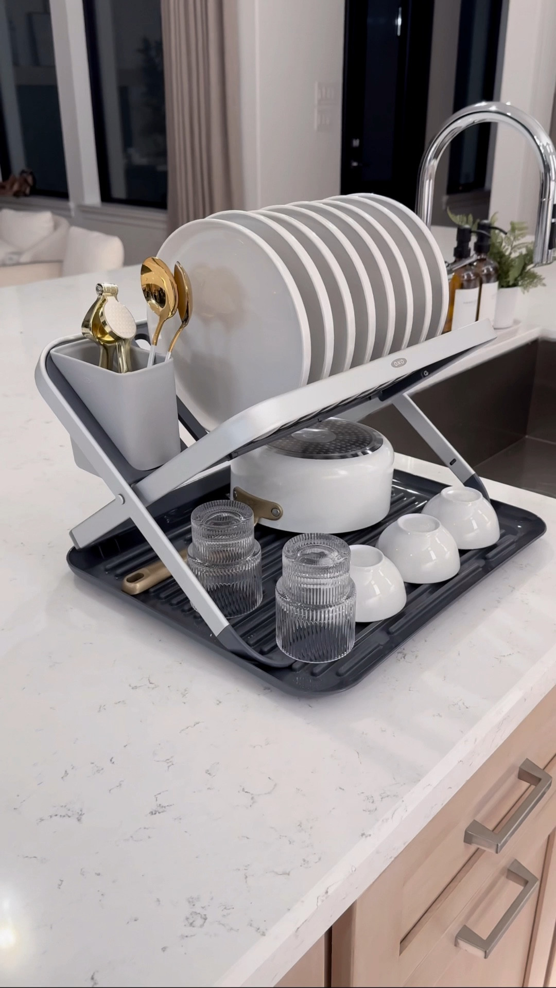 I love products that serve both Functionality + Esthetics 🥰.. and at @walmart I found:  
The most versatile Dish Rack…it is the … it is rust proof and holds items of all sizes! I also got matching oven mitts and pot holders , and a soap dispensing cleaning brush. 


#LTKHome #LTKStyleTip #LTKSaleAlert