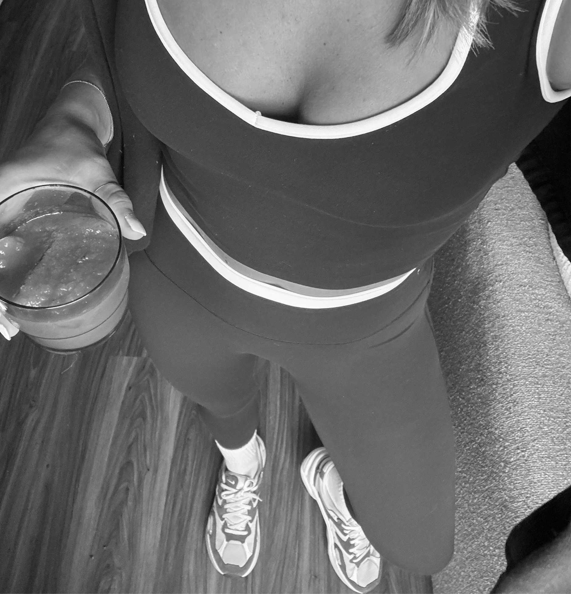 Seriously amazing Abercrombie leggings, feel like Lulu align leggings im so impressed! 👟🖤

So many cute matching sets. Got a small in both, but a short as well in the leggings!