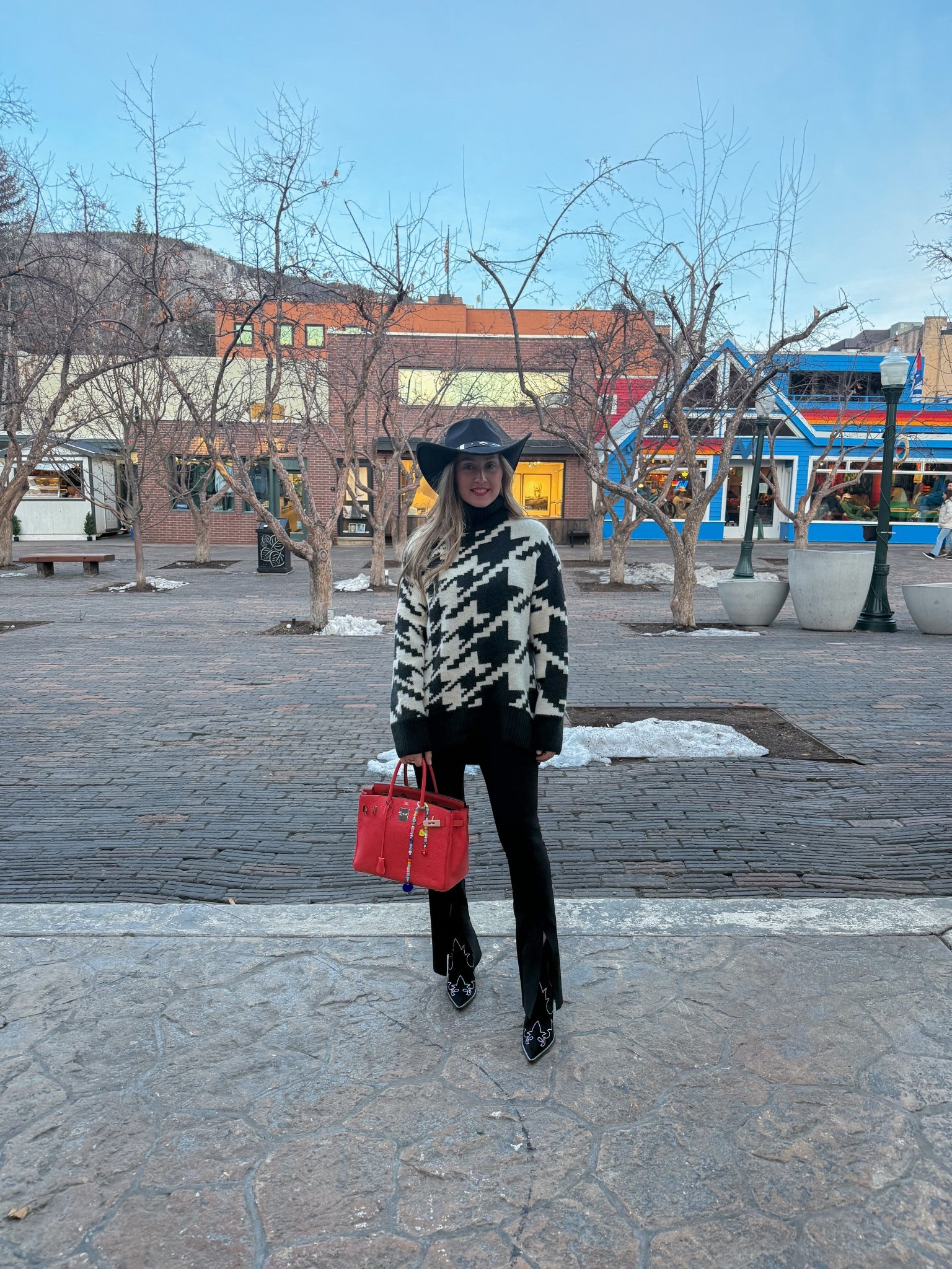 Aspen casual dinner outfit 

#aspenoutfit #aspen #aspendinnerootd #ootd 

#LTKSeasonal #LTKTravel #LTKootd