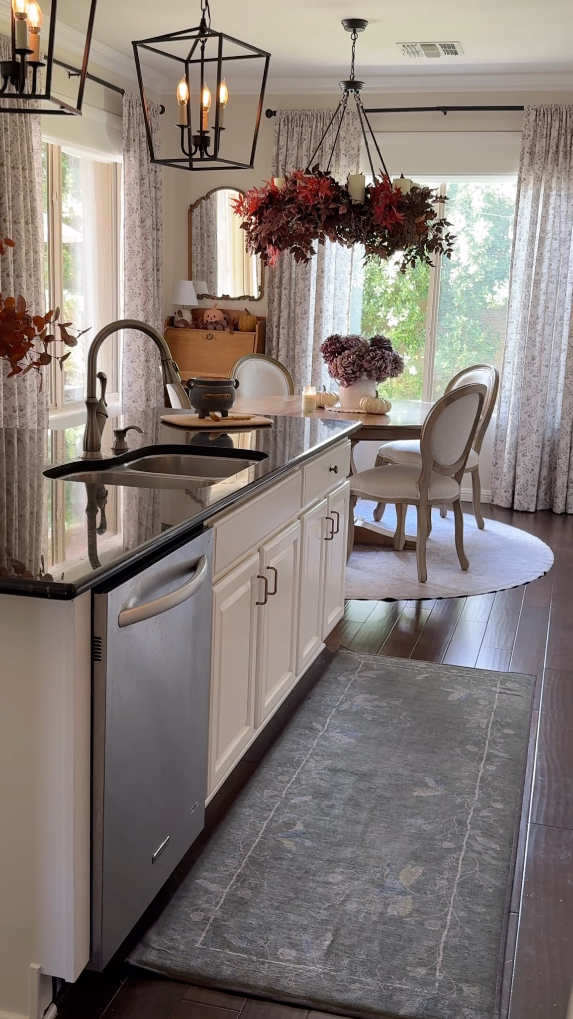 Washable kitchen runner 

Loving this pretty new olive green washable Ruggable runner 

Kitchen runner, rug, Ruggable, machine washable

#LTKHome #LTKSeasonal #LTKHoliday