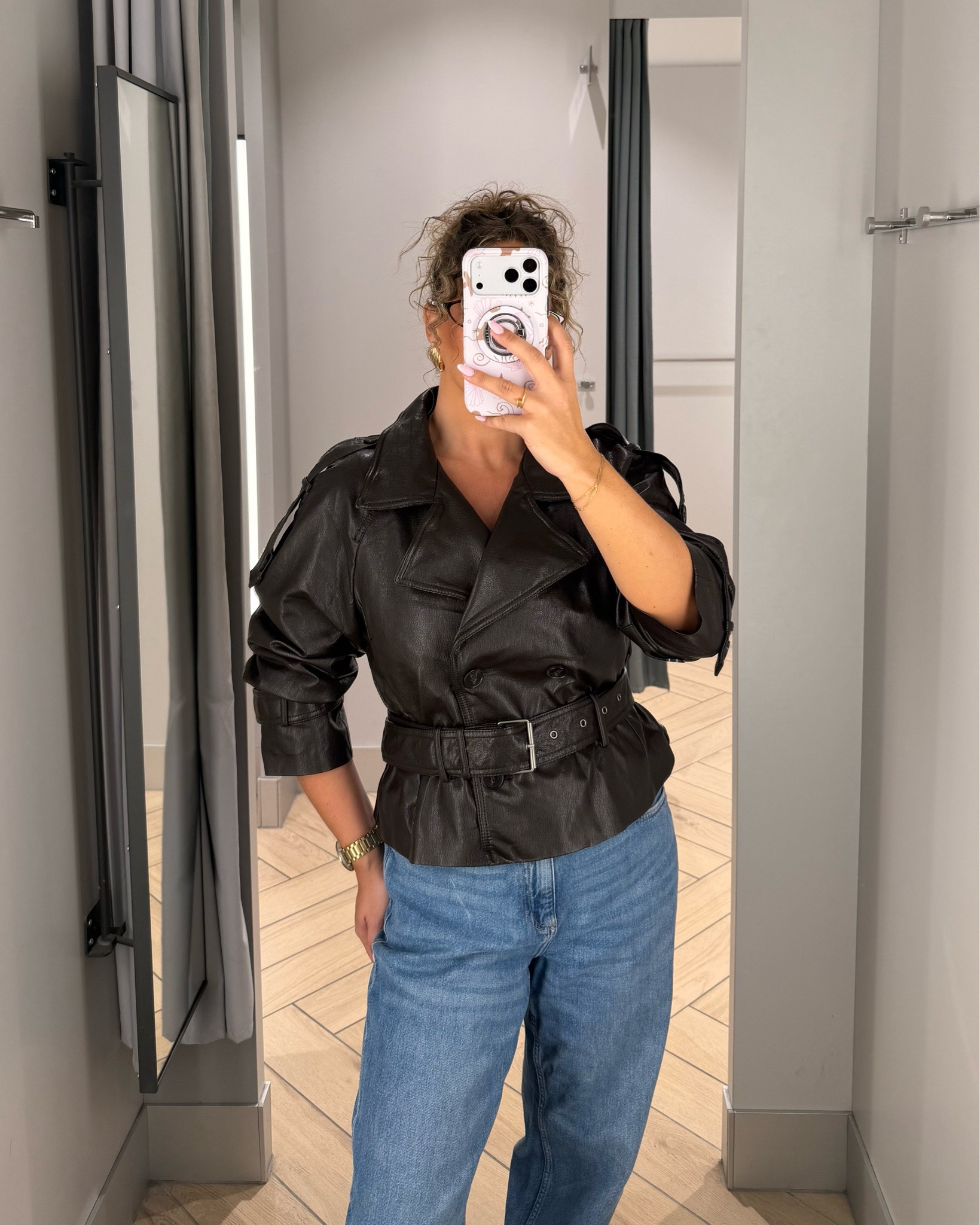 I’m wearing a size small

#LTKautumn #LTKdatenight #LTKjeans