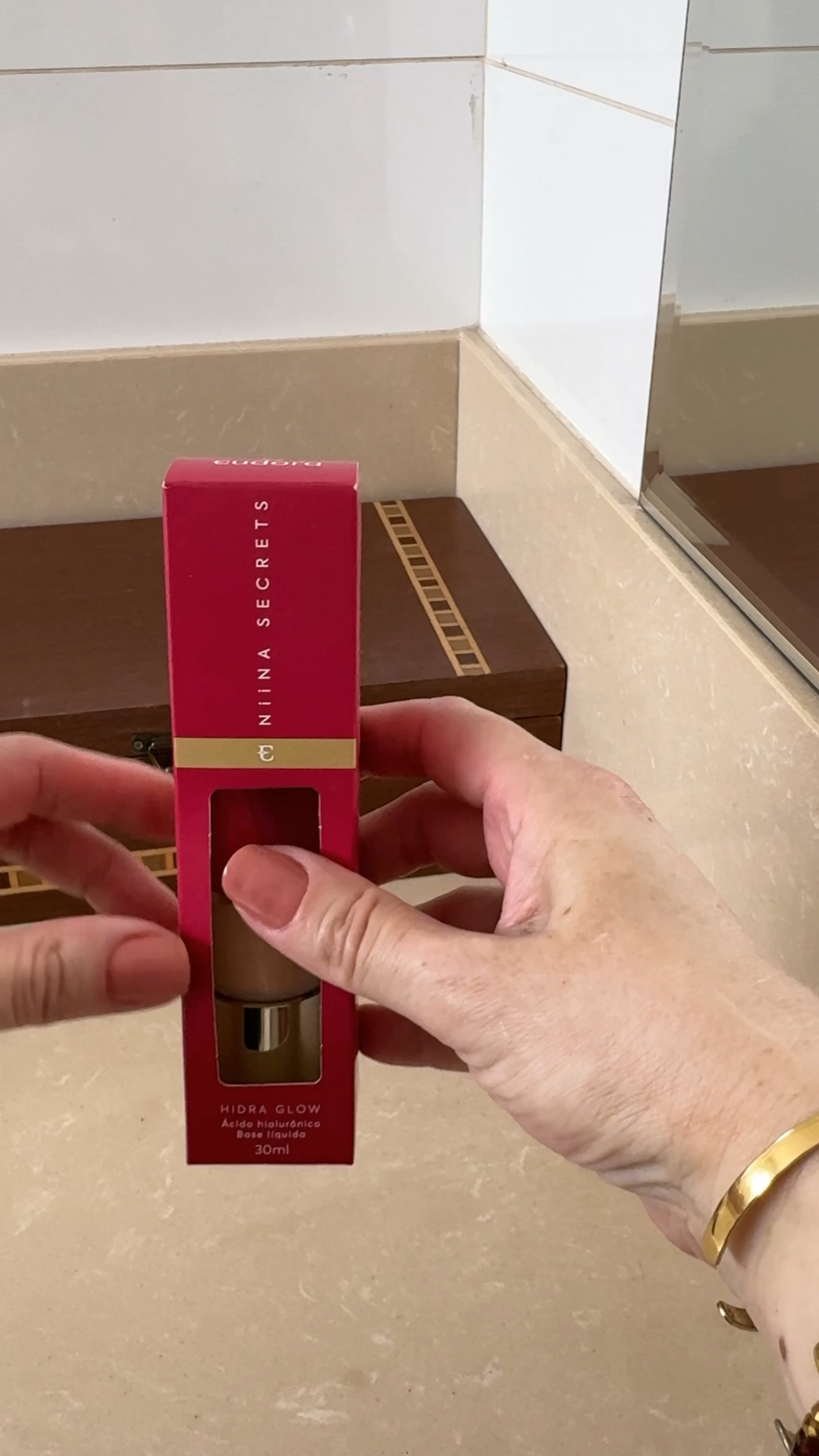 A base que não sai mais da minha bancada: Hydra Glow Nina Secrets da Eudora: ótima cobertura sem pesar, é vegana e ainda tem ácido hialurônico ✨ perfeita! 
(Minha cor é a 05)

#ninasecrets #eudora #base

#teorianapratica2LTK

#LTKbrasil #LTKVideo #LTKbeauty