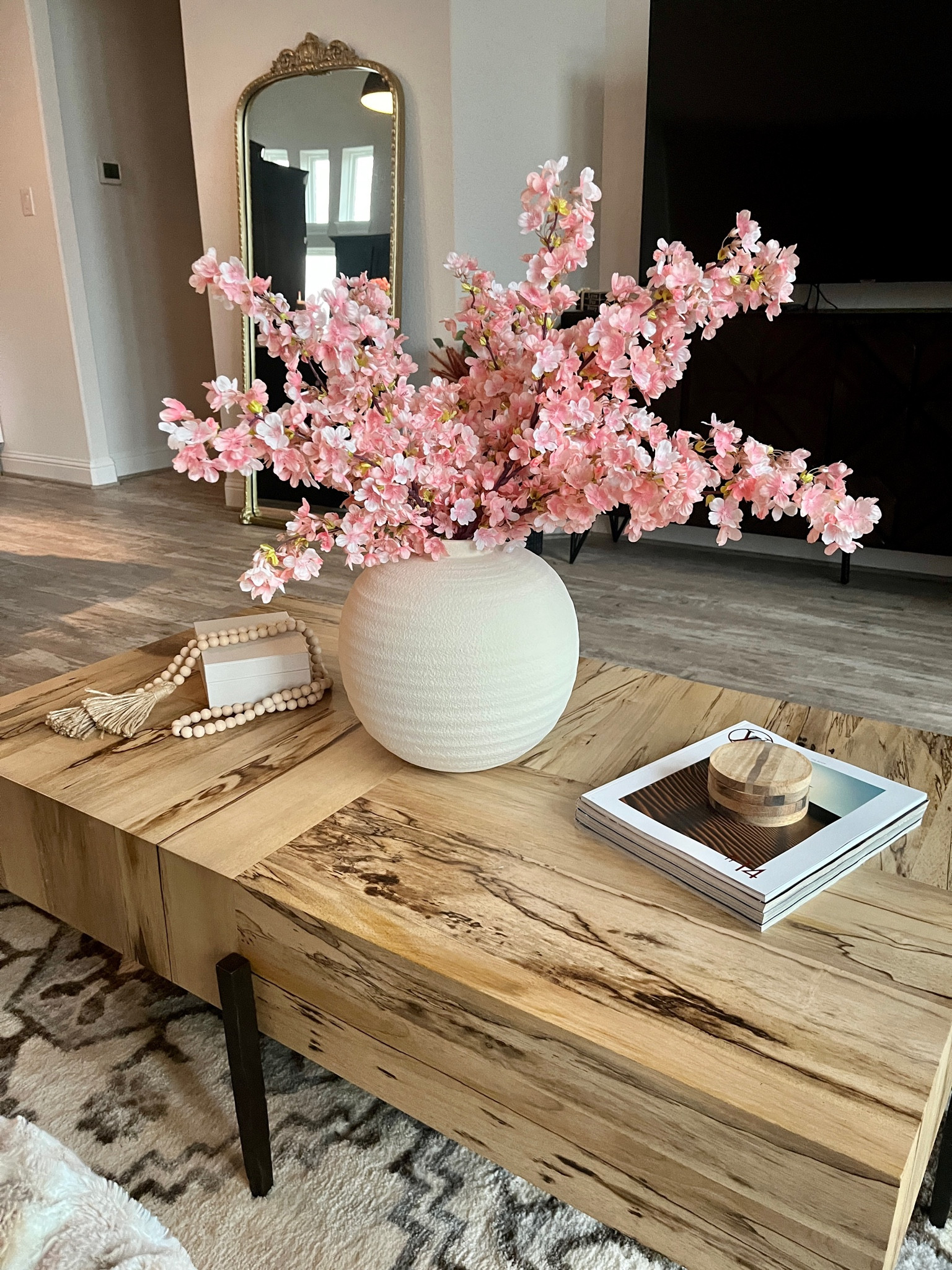 I’m obsessed with this vase from @kirklands! 😍😍

#LTKhome #LTKstyletip #LTKFind