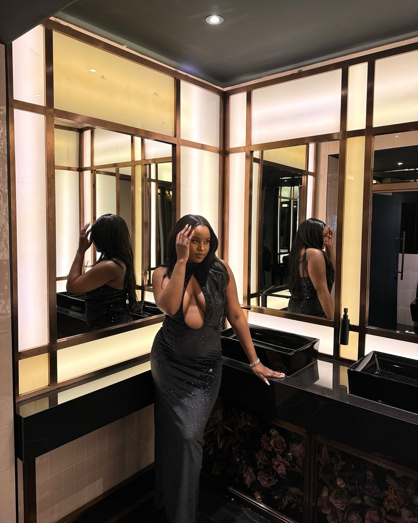 Party/Birthday Dress Black Glitter Velvet Halterneck Cut Out Maxi Dress Pretty Little Thing Size 12

#FashionMonth #LTKpartywear #LTKluxury