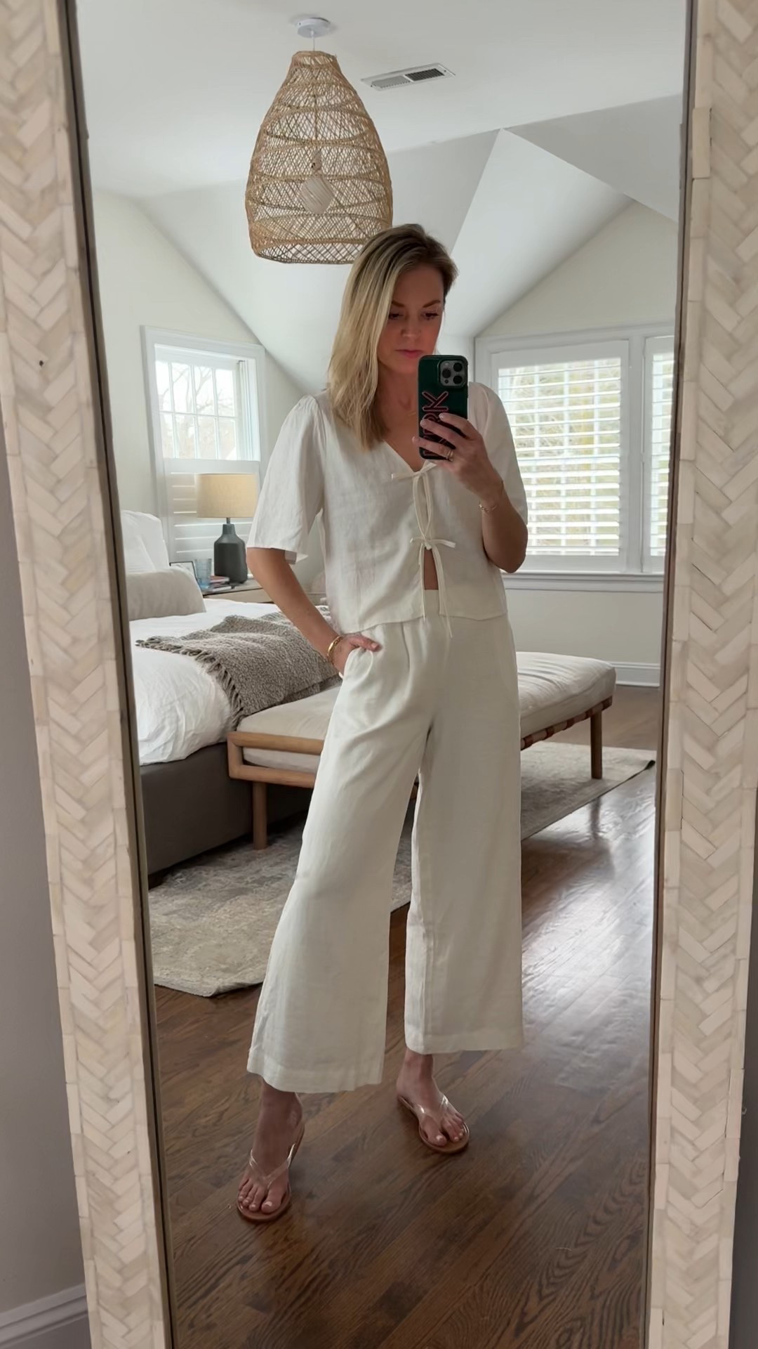 Comfy matching summer/vacation set 🍹tons of colors and bottoms also have other matching tops 
-small top, tts 
-small bottoms, but wish I did XS 