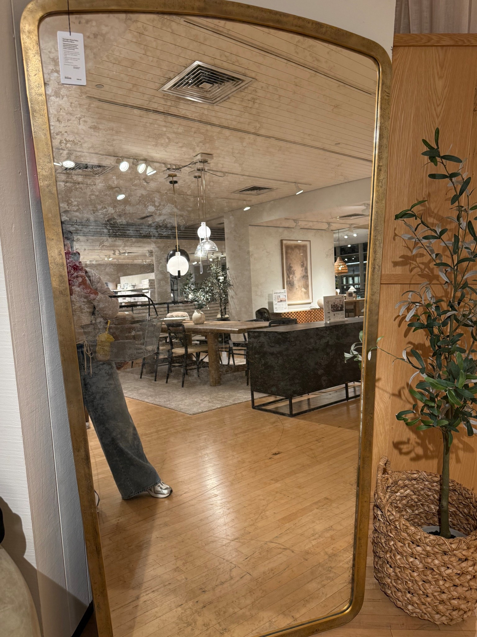 If you’ve been thinking about upgrading your space, this is your sign. Arch mirrors are going QUICK — linked here

#LTKHome #LTKBeauty #LTKvlog