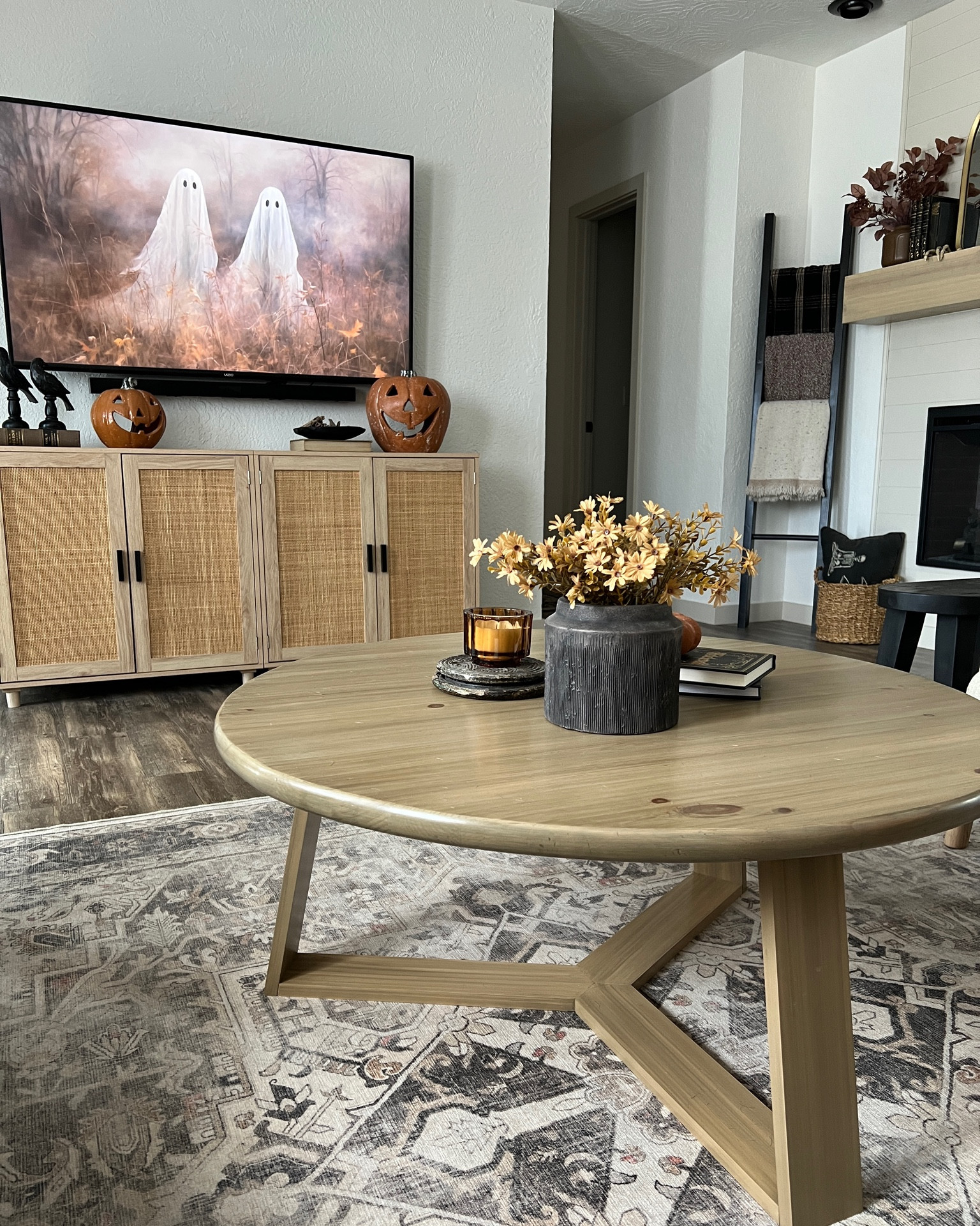 Falloween Decor 🎃🍂 Why choose between Fall and Halloween when you can do both? 🤎

halloween fall autumn spooky seasonal decorations living room pumpkins jack-o-lanterns aesthetic cottage vintage neutral transitional home decor design styling interior ideas inspo

#LTKSeasonal #LTKhome #LTKHalloween