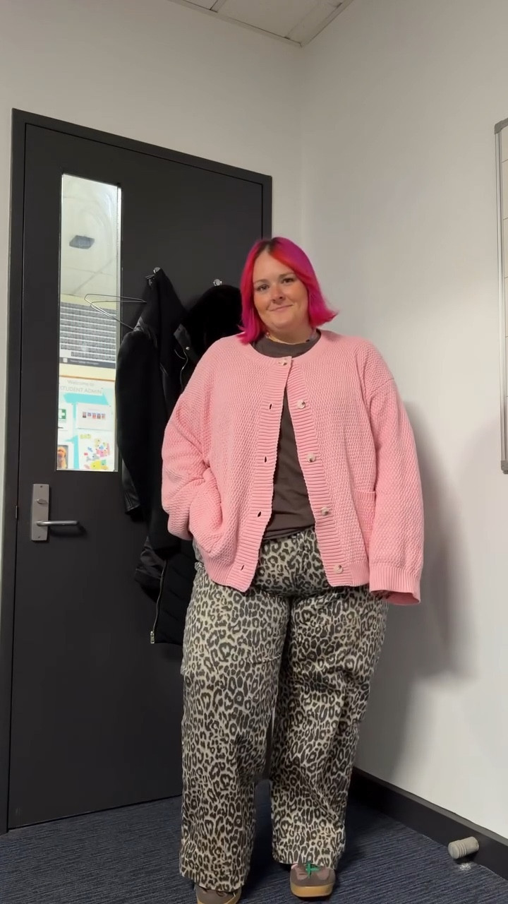 Those end of the work week feels 💕

I’ll link similar items in my LTK  as the jeans and cardi are no longer available 🔗 in my bio
 

#ootd #workootd #plussizefashion #plussizestyle #teacherootd