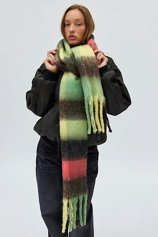 Plaid Woven Oversized Scarf | Urban Outfitters (US and RoW)