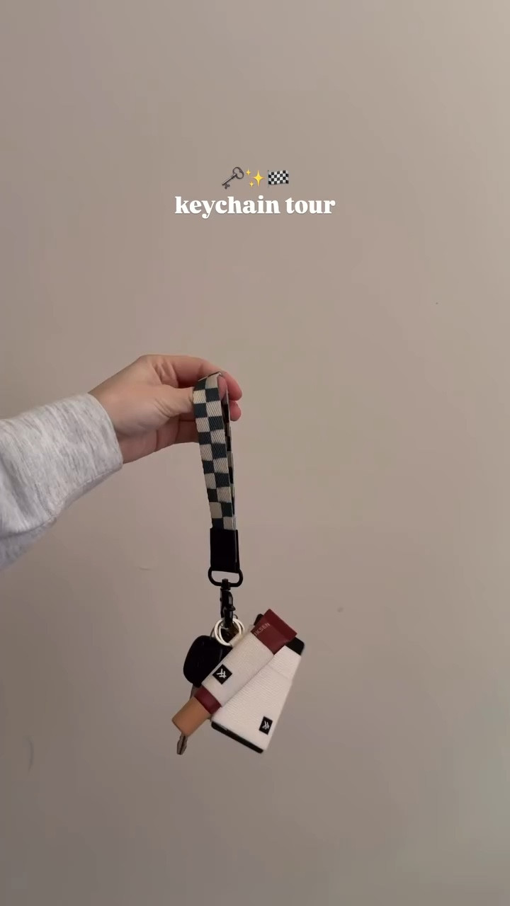 keychain tour 🗝️✨ featuring some of my thread’s 10 year anniversary sale haul! everything is up to 40% OFF rn + you can save extra with my STACKABLE code “OXMXL” 🔖

what I got:
• faded check wrist lanyard
• off-white chapstick holder
• off-white elastic wallet
#wallet #keychain #lanyard #caraccessories #whatsinmybag #purseaccessories 

#LTKTravel #LTKSaleAlert #LTKItBag
