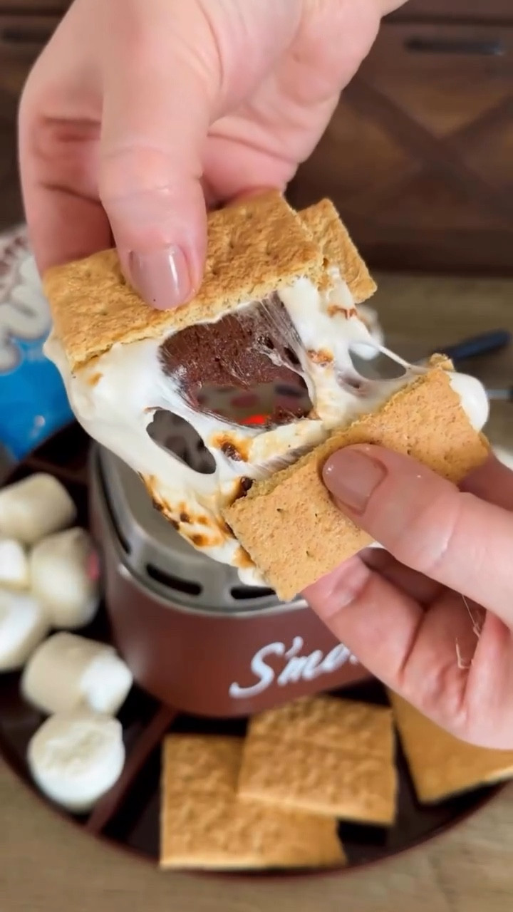 Turning the living room into a mini s’mores station. Zero regrets.

#indoorsmores #cozytreats #easyrecipesathome #snacktimefun #trendingreels2025