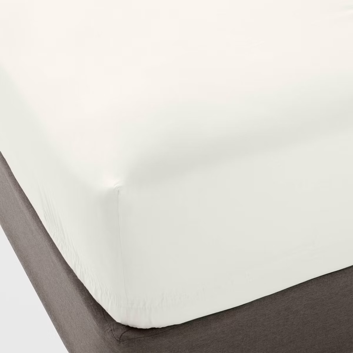 400 Thread Count Performance Fitted Sheet - Threshold™ | Target