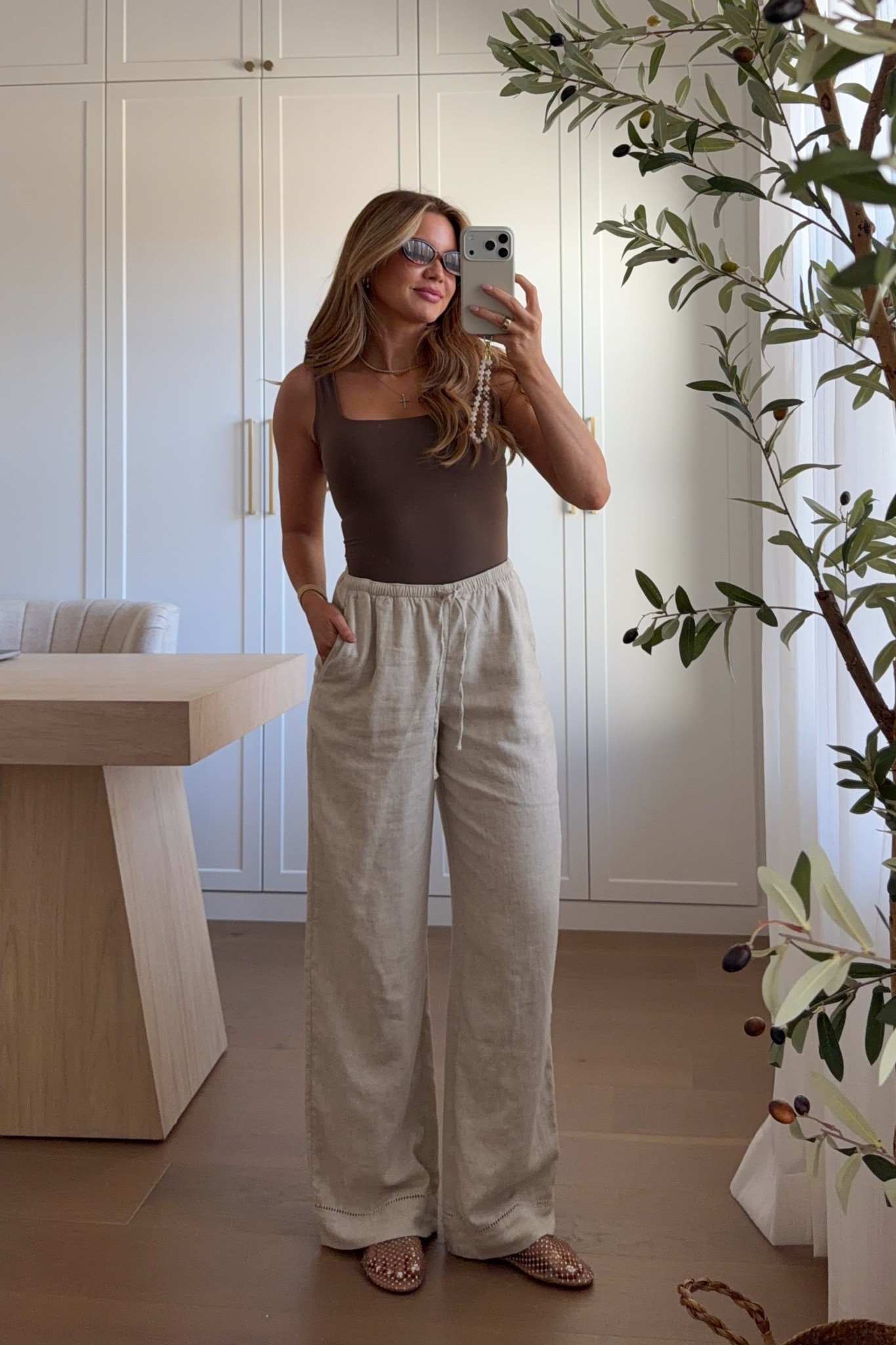 top: xs // linen pants: xs regular (i’m 5’3) // sandals: true to size 