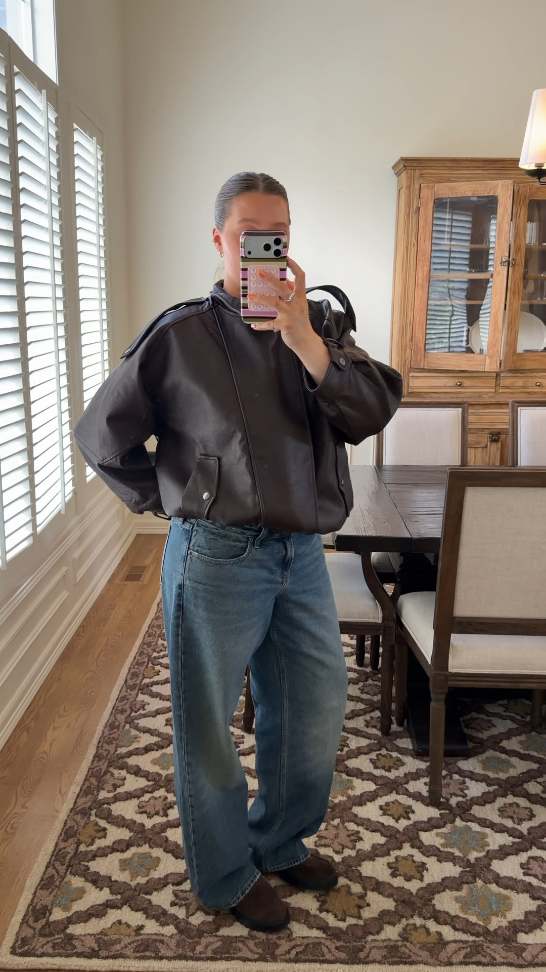 Low rise!!!! Love this 90’s loose style but low rise so good!

#abercrombie #fallstyle #lowrise