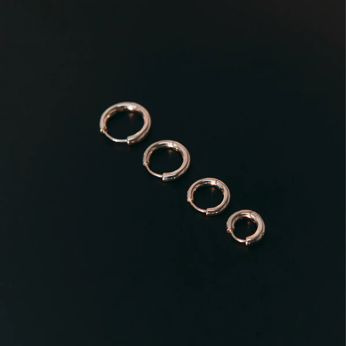 Round Huggie Earrings - Sterling Silver - Polished | LOUPN