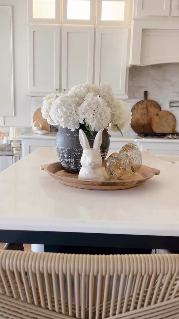 Easter decor kitchen #easter2025 #easterdecor #spring #diyhome

#LTKHome #LTKSeasonal