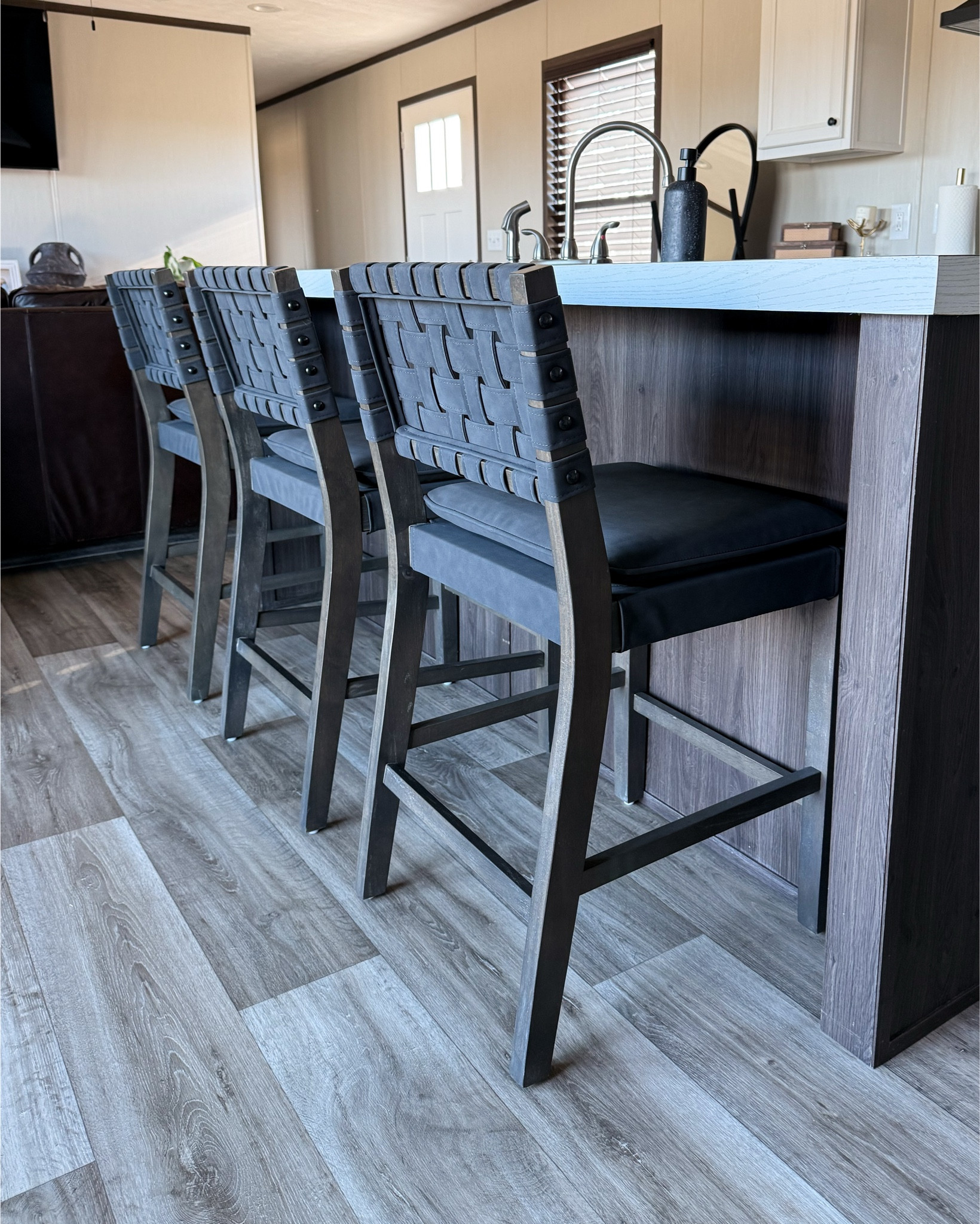 Finally got my new barstools in + put together. I am o b s e s s e d. 🤌🏽

#LTKHome #LTKSaleAlert
