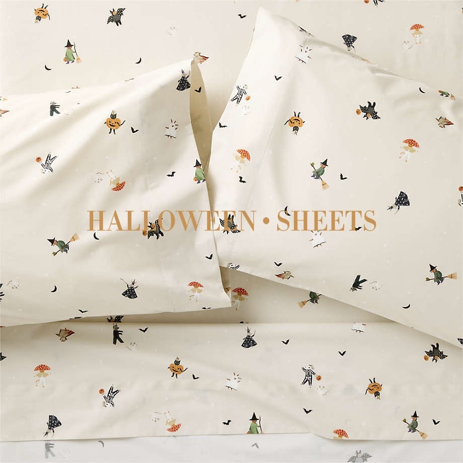 I’m such a sucker for or holiday sheets, might snag these Halloween ones for Dyl when she eventually moves to a bed, they are too cute! 🎃👻🦇🧹
