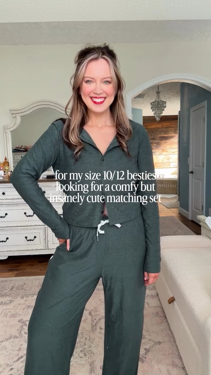 Comment NEED to shop this matching set from Amazon that’s insanely comfy and also soooo cute!!! Truly one of my go to sets to throw on and go! Would make the perfect holiday travel outfit too! 🙌🏻✨🩷 

Follow @maciejade for more amazon fashion and midsize outfit inspo 🫶🏻 

amazon matching set | comfy but cute | comfy clothes | midsize style | midsize outfit | size 10 | size 12 | travel outfit