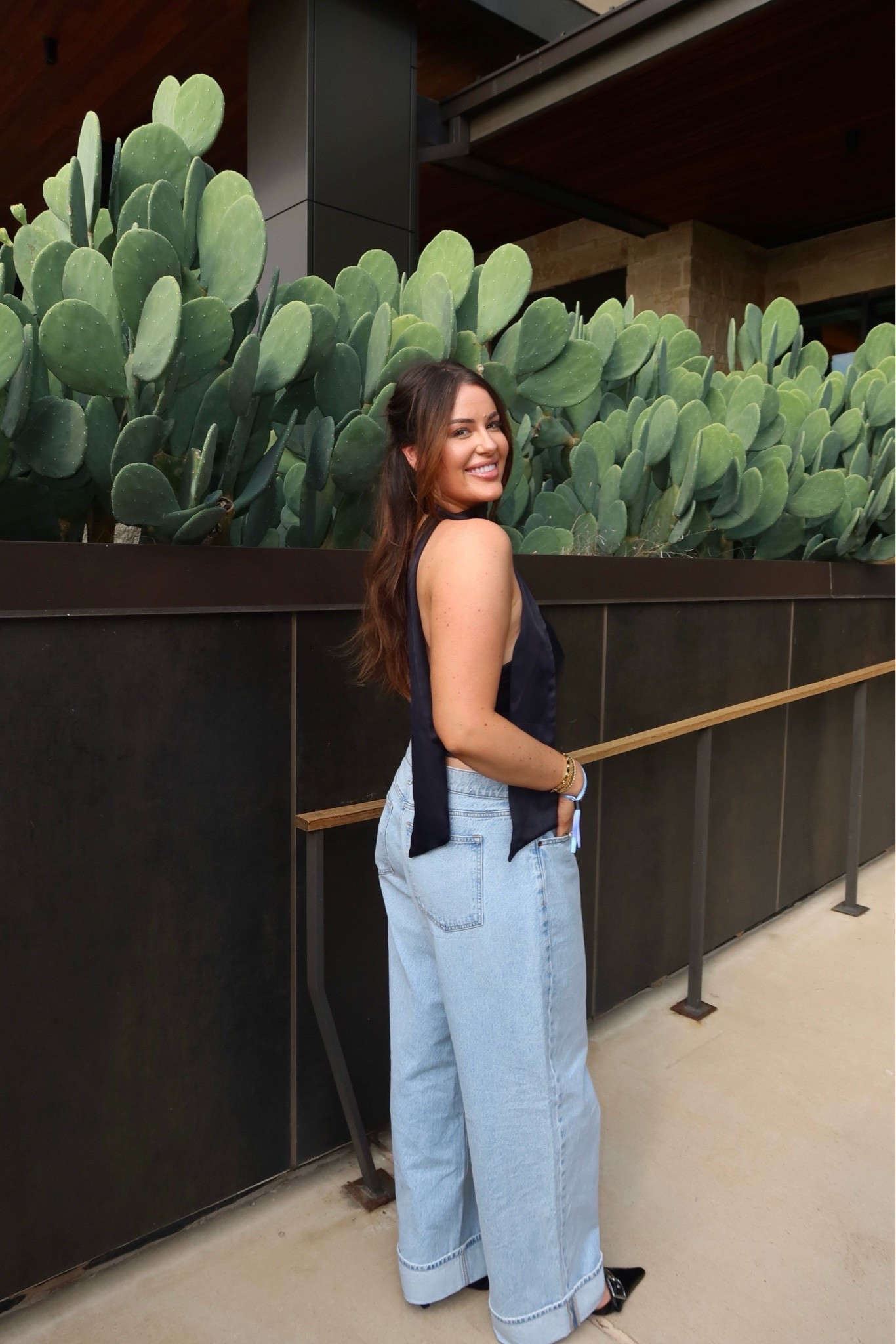 Medium top and 32 long denim! @abercrombie

#LTKCon #LTKgrwm #LTKootd