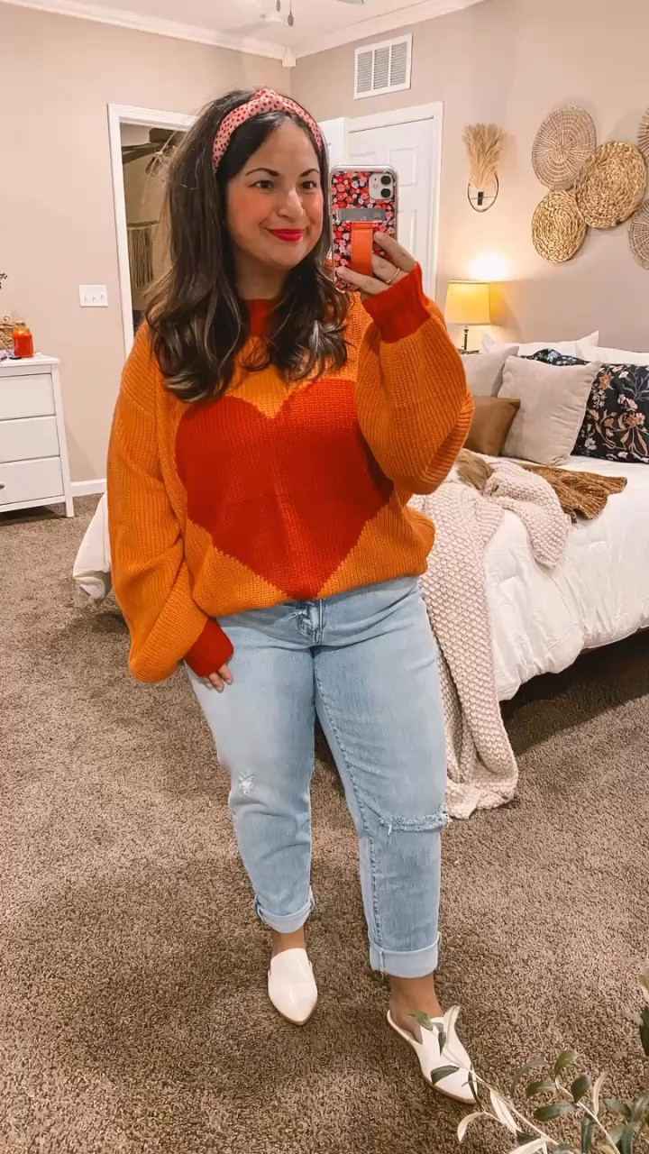 Celebrating Valentine’s Day in style with comfy + cute outfits that don't break the bank! 💕

mules: fit true to size // wearing a 5
jeans: fit true to size // wearing a 14
sweater: fits way oversized // wearing a large 

 

#LTKWatchNow #LTKSeasonal #LTKStyleTip