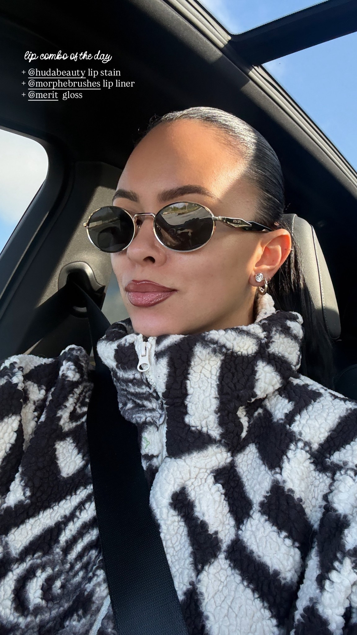 LIP COMBO OF THE DAY 
+ LIP STAIN : WARM BROWN
+ LIP LINER : BERRY COLA 
+ GLOSS : BIARRITZZ

#LTKBeauty #LTKdayinmylife