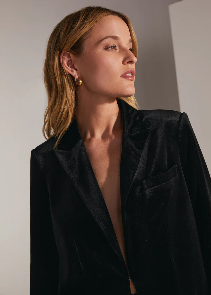 THE VELVET BLAZER | Favorite Daughter