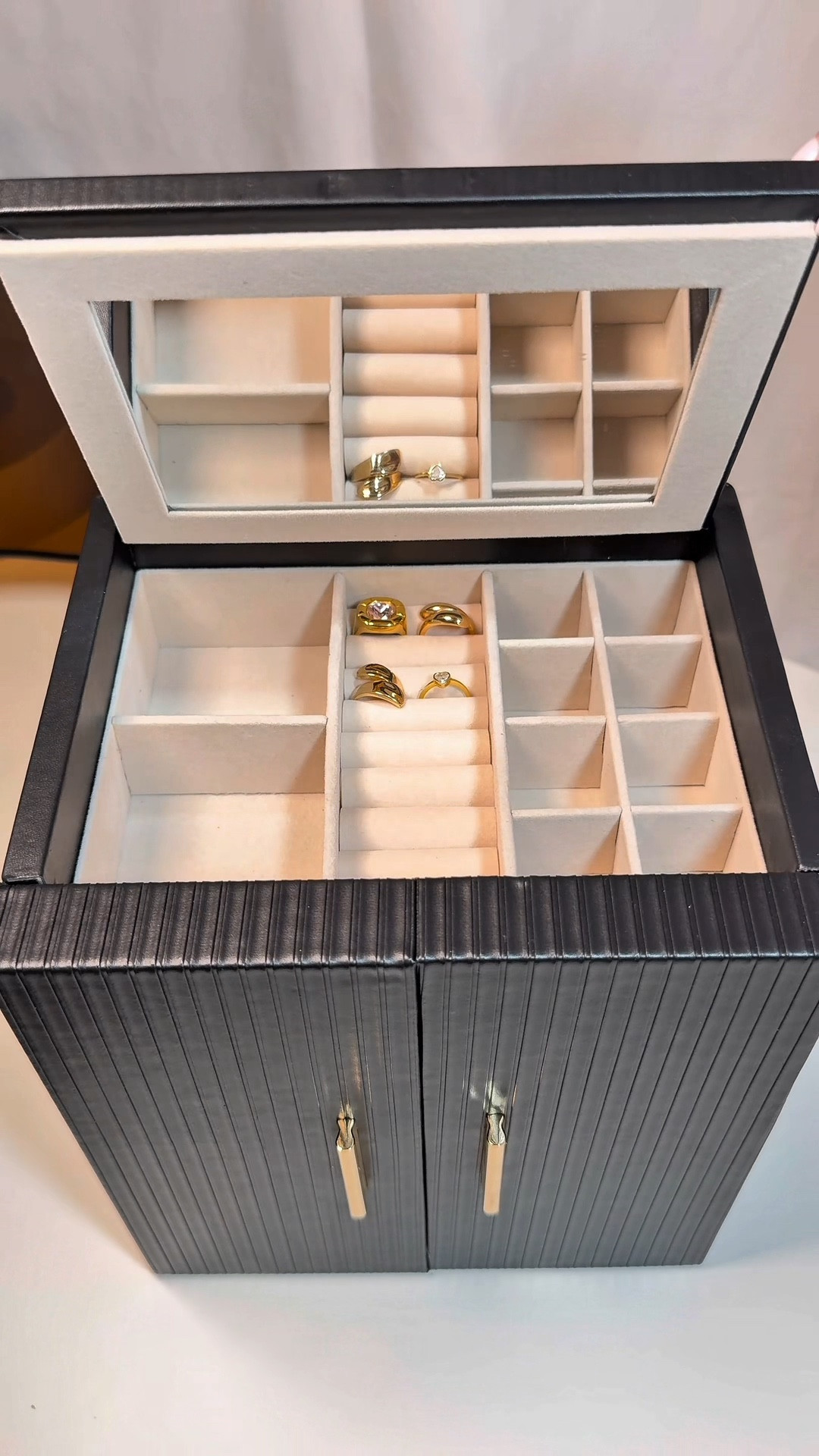 Top gift ideas for her! Upgrade her jewelry box with less than $40 ✨✨ #jewelry 

#LTKFindsUnder50 #LTKGiftGuide #LTKHoliday