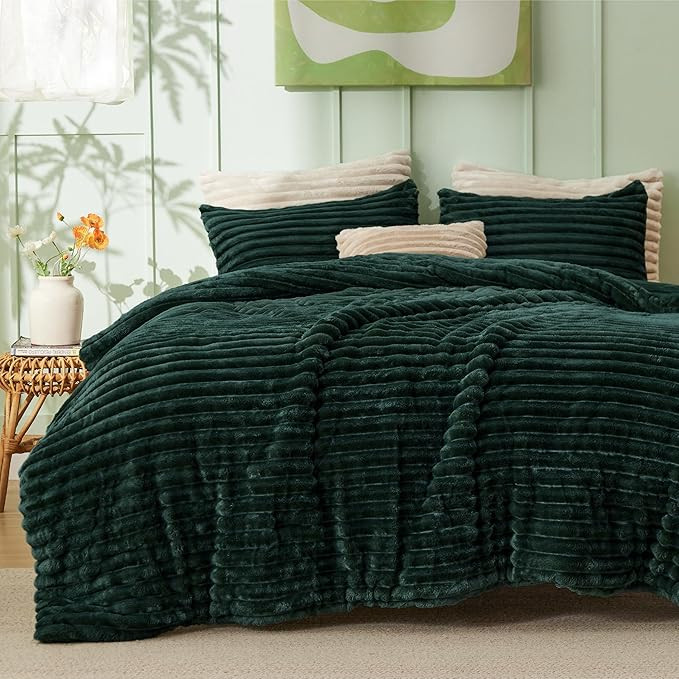 Bedsure Fluffy Comforter Set Queen - Super Soft Faux Fur Bed Set Emerald, Warm Plush Fleece Winte... | Amazon (US)