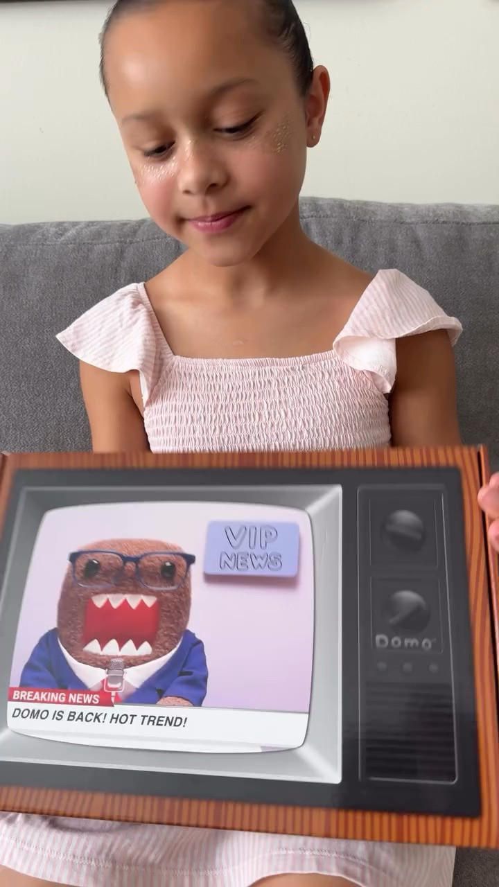 Domo is BACK and Sofia just got the cutest surprise! 👀📦🤎 The lovable, open mouthed OG monster has been making fans smile for years with his quirky personality, iconic look, and endless collectible fun!

Inside her box: a 6.5” Domo Plush, a 4” Mystery Clip On Plush, and a 3” Collectible Figure! 👀 She hasn’t opened each item yet, so you’ll have to come back to see what she got! 😂

Which one would you want to unbox first? 👇

@domo_hq @fivebelow 

#Domo #domokun #domounboxing #unboxing #mysteryunboxing