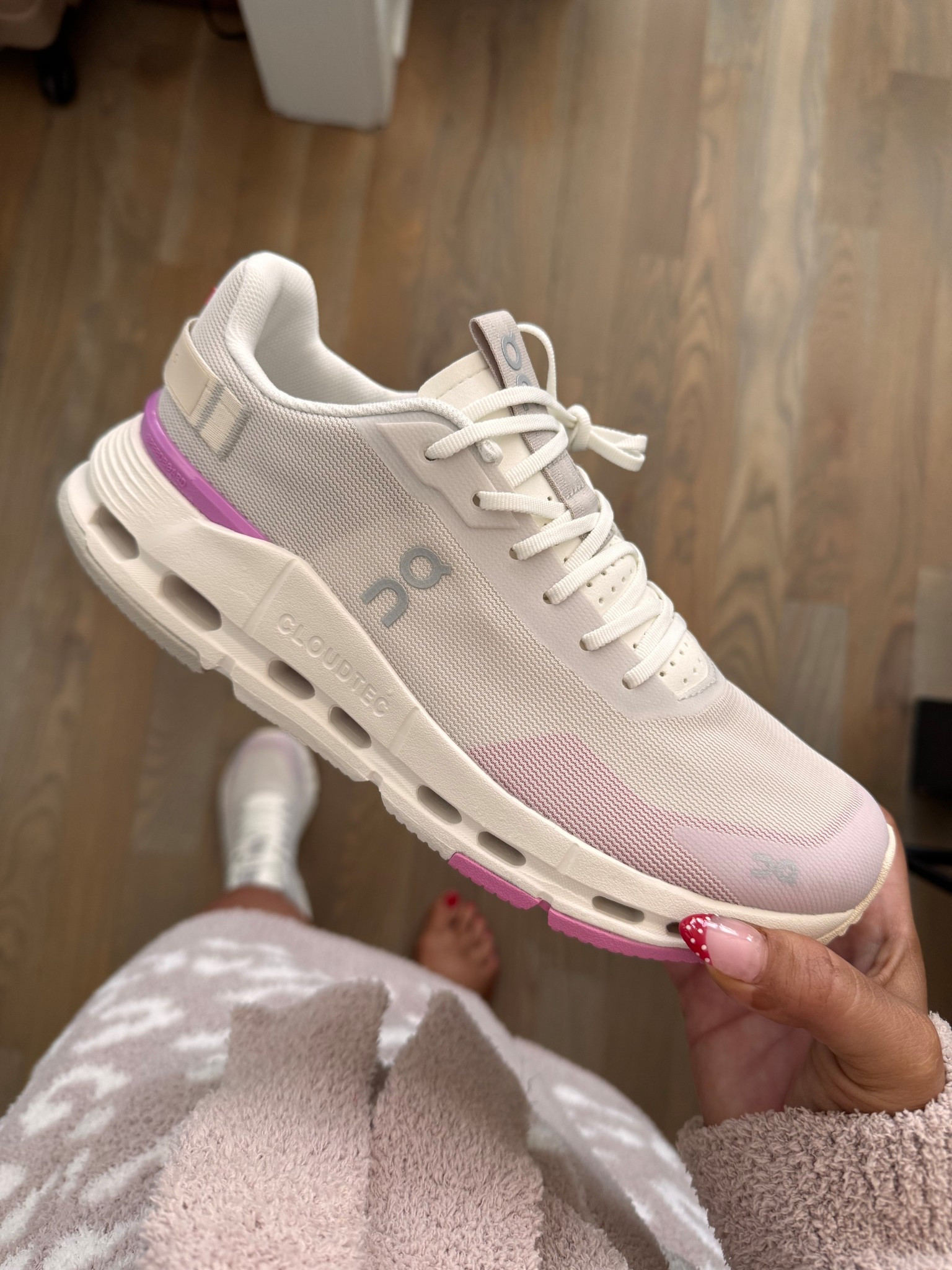 My new fav clouds 

#LTKShoeCrush #LTKStyleTip