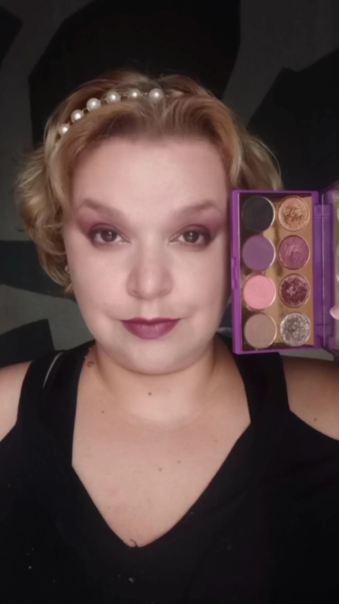 Bora de tutorial de maquiagem colorida que é super fácil?!!A paleta purple da Niina com Eudora é super versátil, agrada as fashionistas pq tem metalizadas e com brilho, agrada as romanticas, agrada também as tradicionais que amam marrom ou aquelas que adoram um olho preto....ou seja, uma paleta super completa.

#LTKbeauty #LTKbrasil